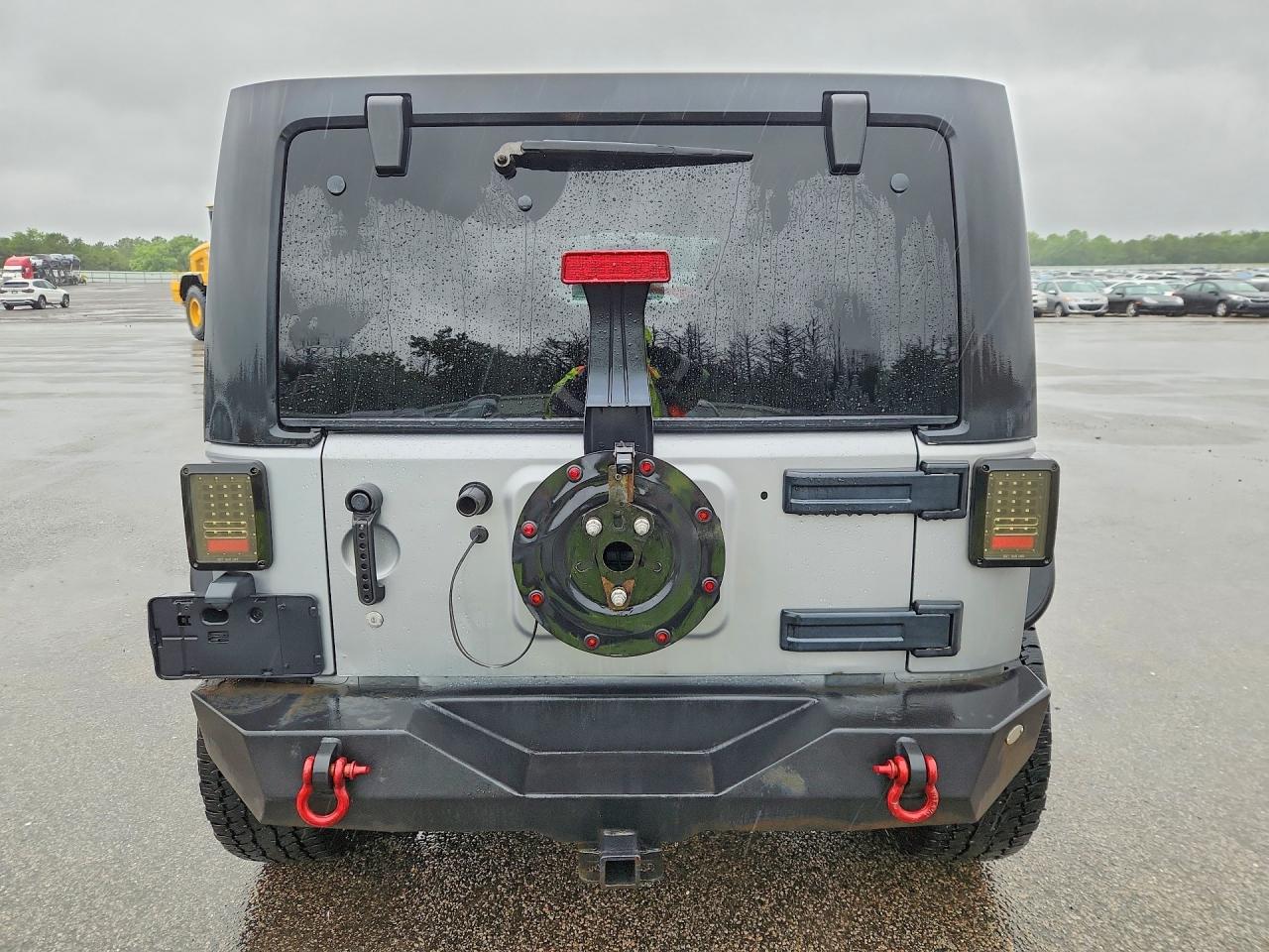 2015 Jeep Wrangler Unlimited Sport Silver vin: 1C4HJWDG4FL551064