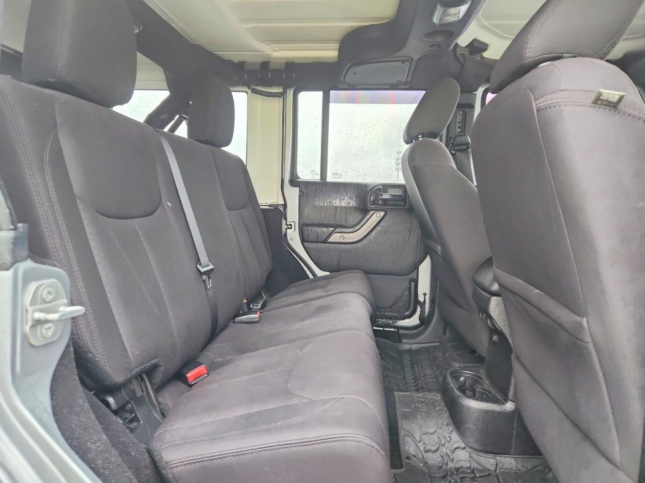 2015 Jeep Wrangler Unlimited Sport Silver vin: 1C4HJWDG4FL551064