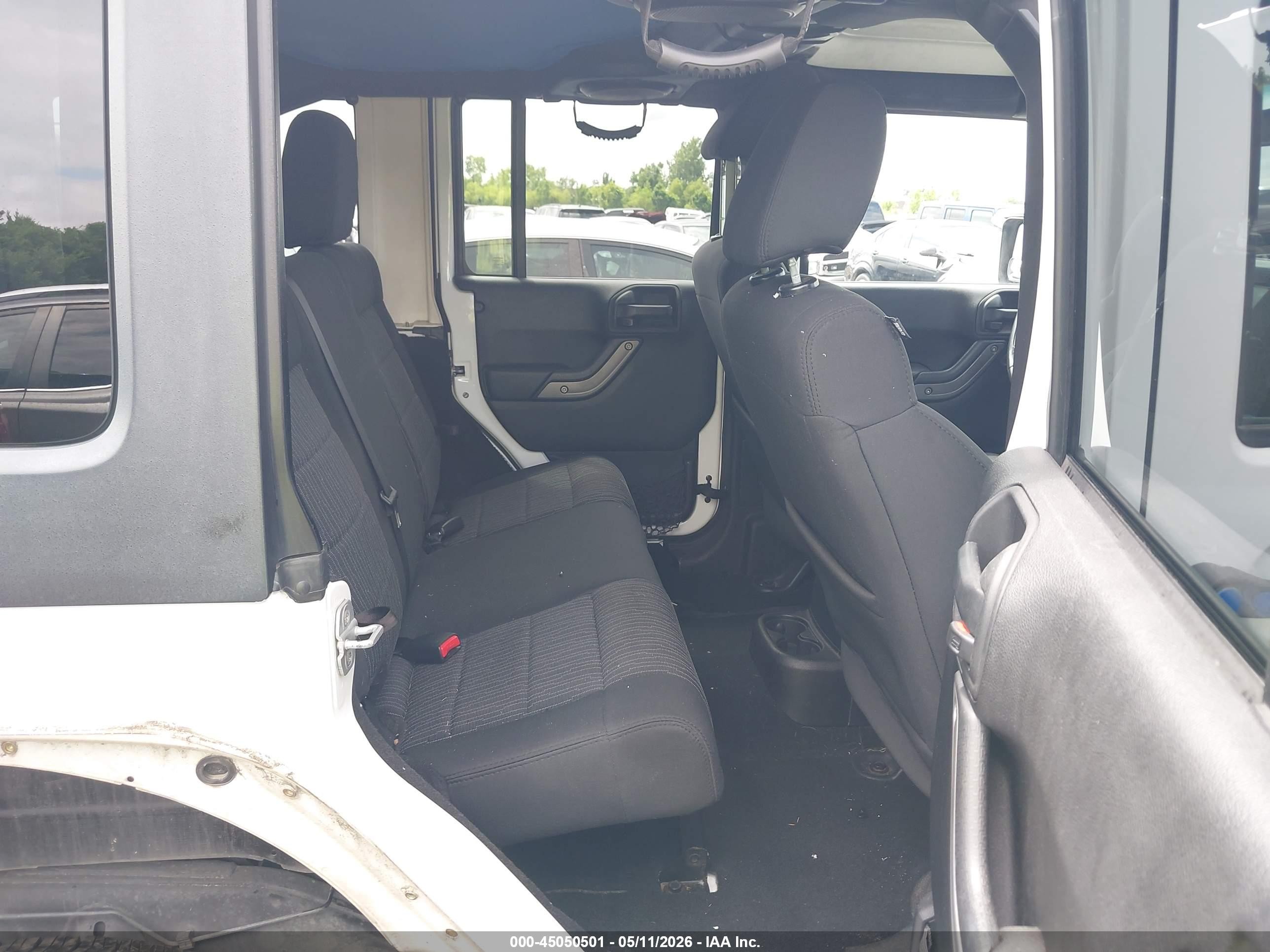2012 Jeep Wrangler Unlimited Sport White vin: 1C4HJWDG5CL243641