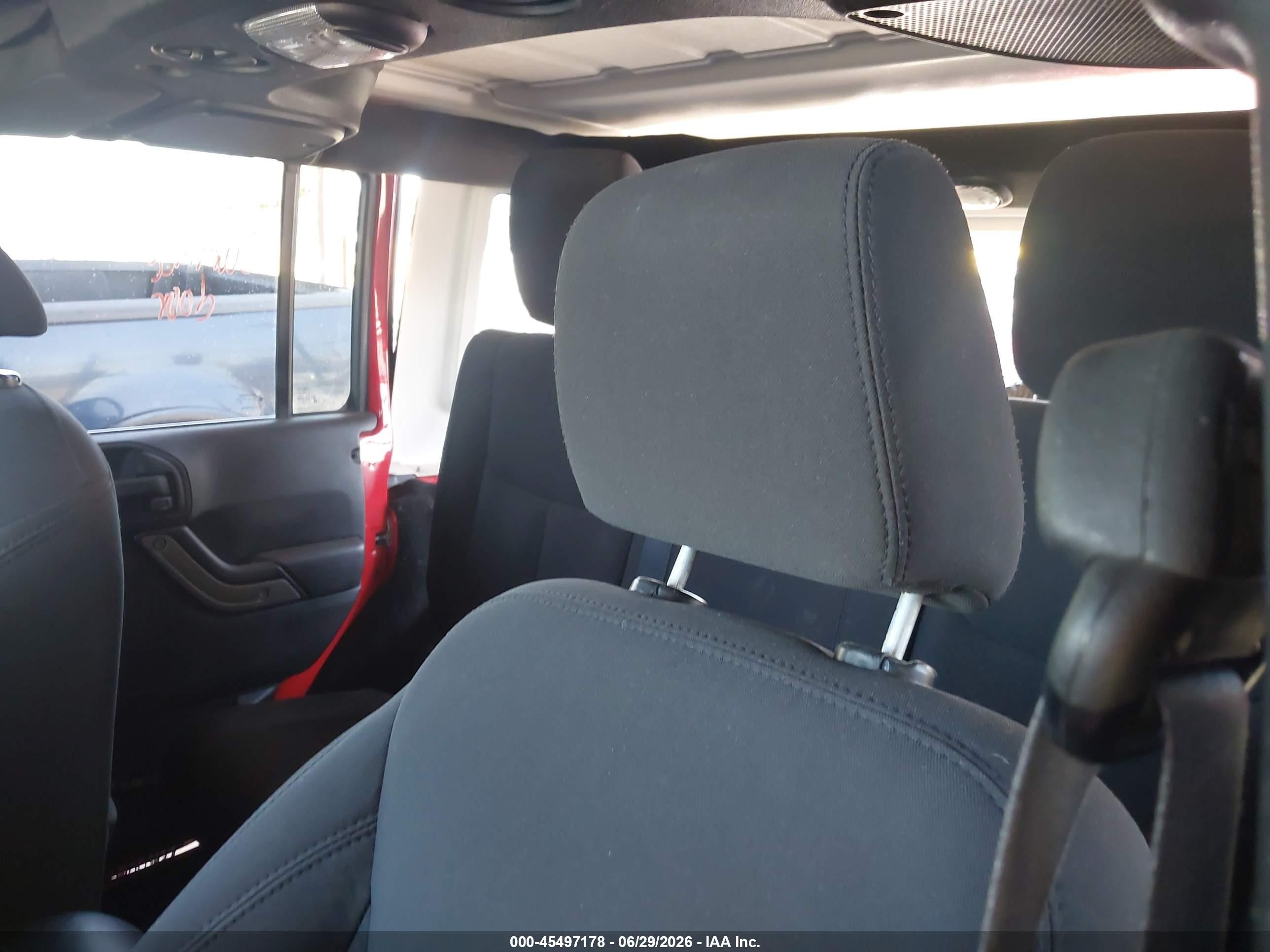 2015 Jeep Wrangler Unlimited Sport Red vin: 1C4HJWDG5FL533060