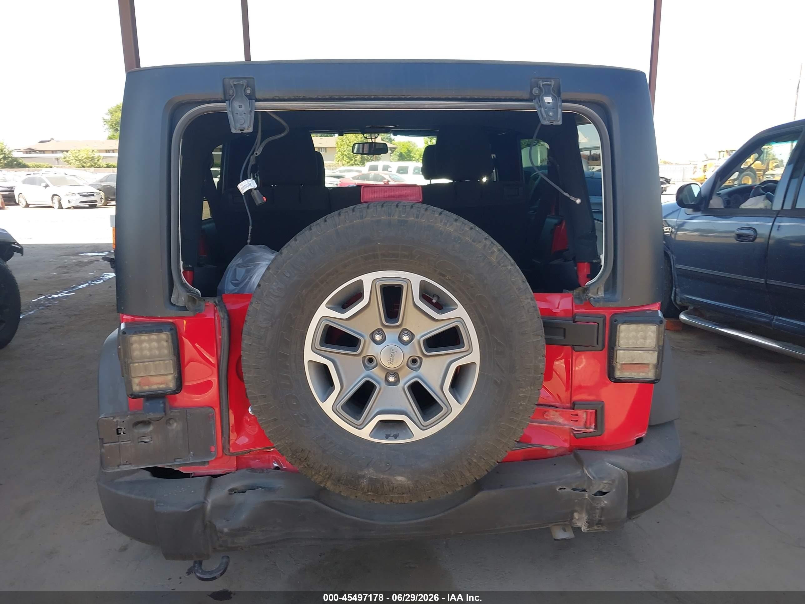 2015 Jeep Wrangler Unlimited Sport Red vin: 1C4HJWDG5FL533060