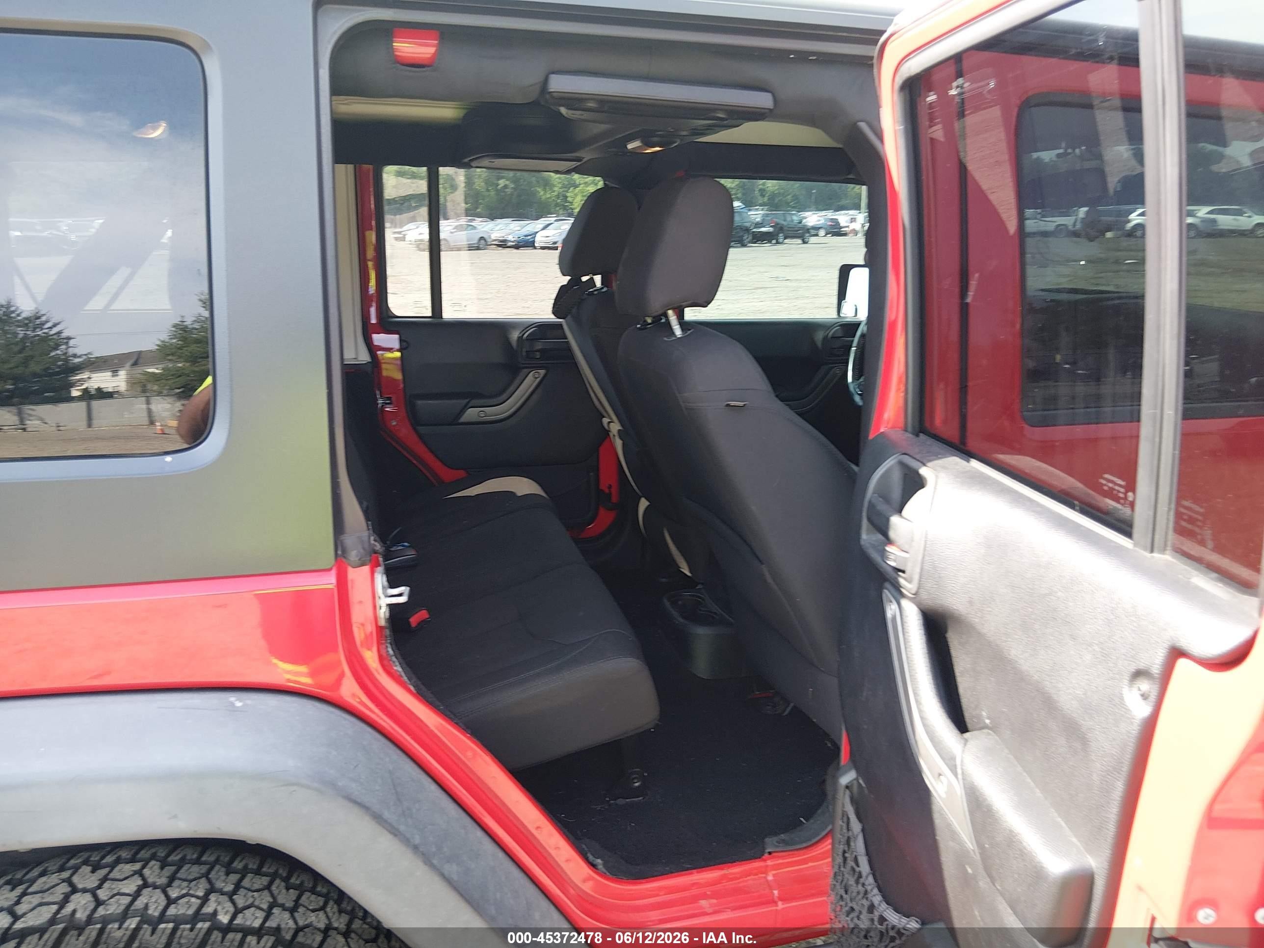 2015 Jeep Wrangler Unlimited Sport Red vin: 1C4HJWDG6FL701367