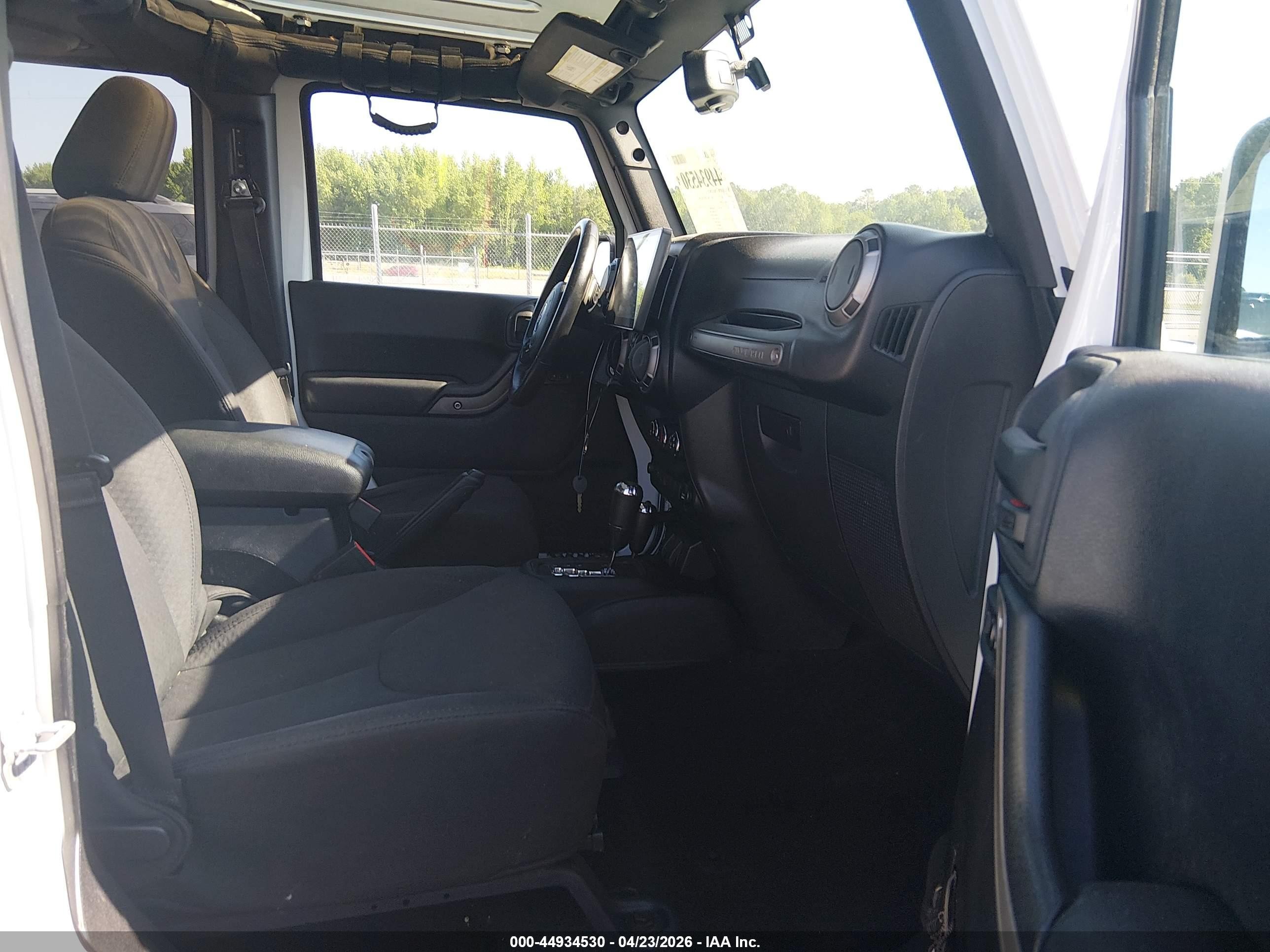 2014 Jeep Wrangler Unlimited Sport Белый vin: 1C4HJWDG7EL139672