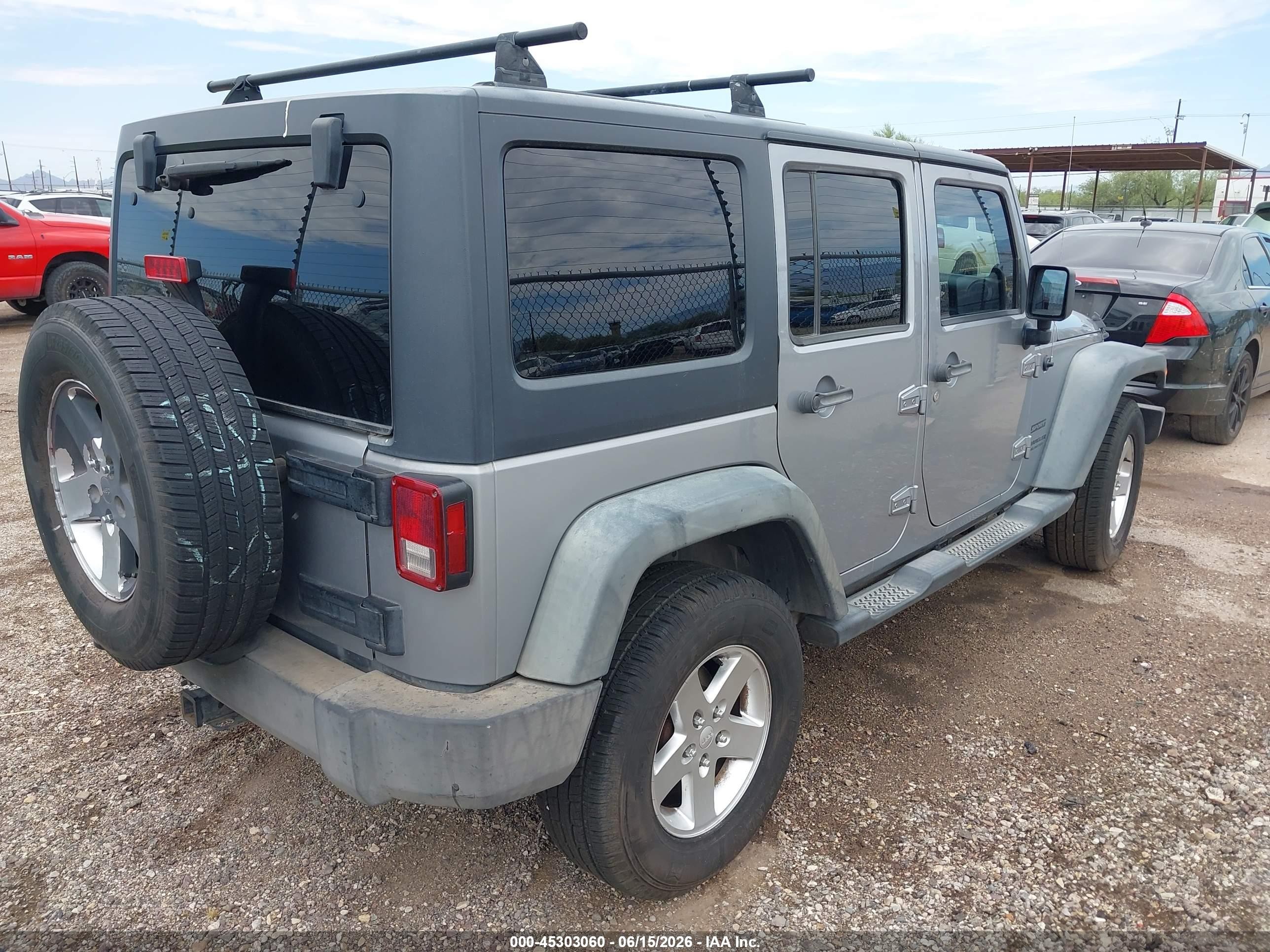 2013 Jeep Wrangler Unlimited Sport Silver vin: 1C4HJWDG8DL690904