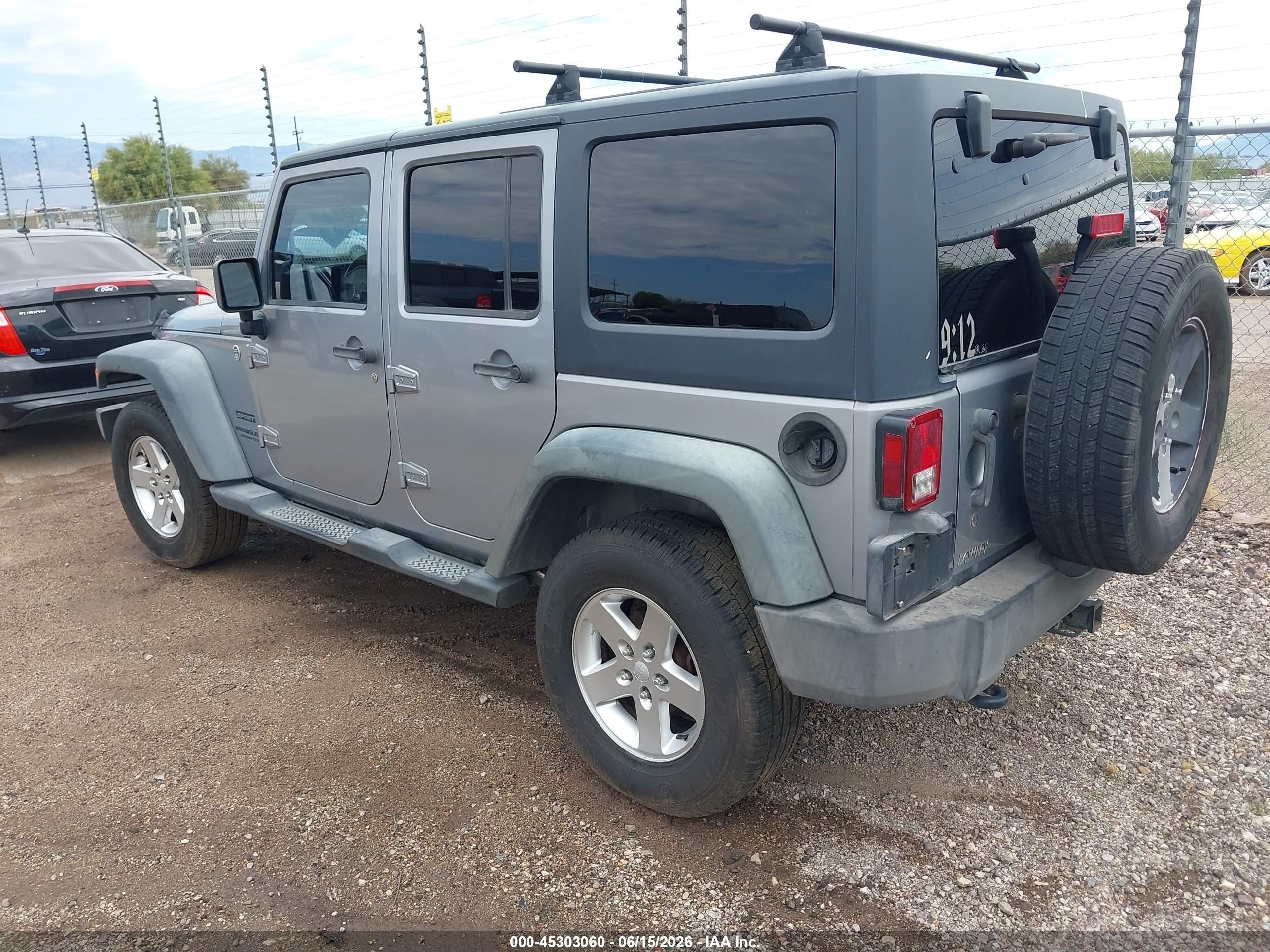 2013 Jeep Wrangler Unlimited Sport Silver vin: 1C4HJWDG8DL690904