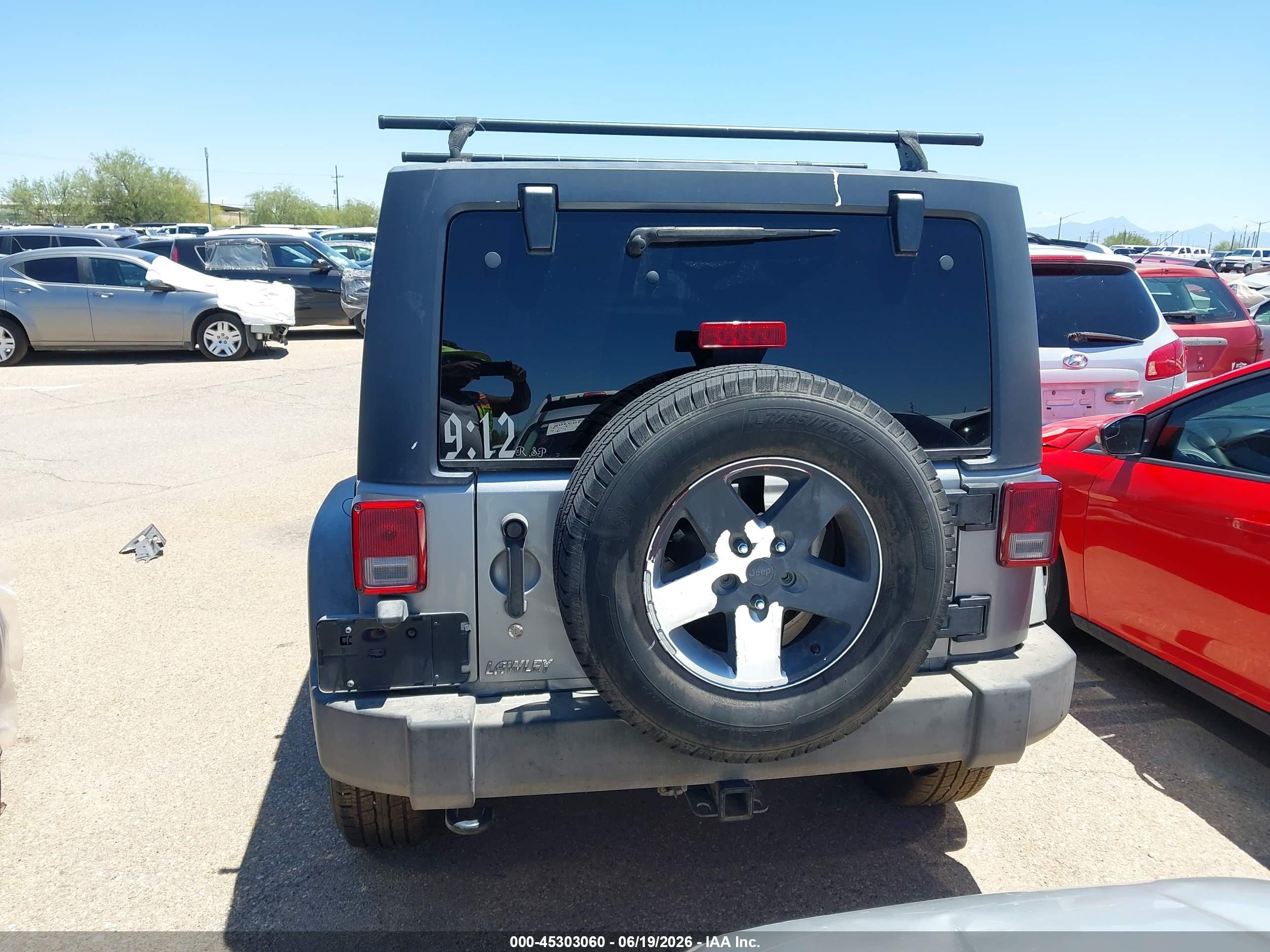2013 Jeep Wrangler Unlimited Sport Silver vin: 1C4HJWDG8DL690904