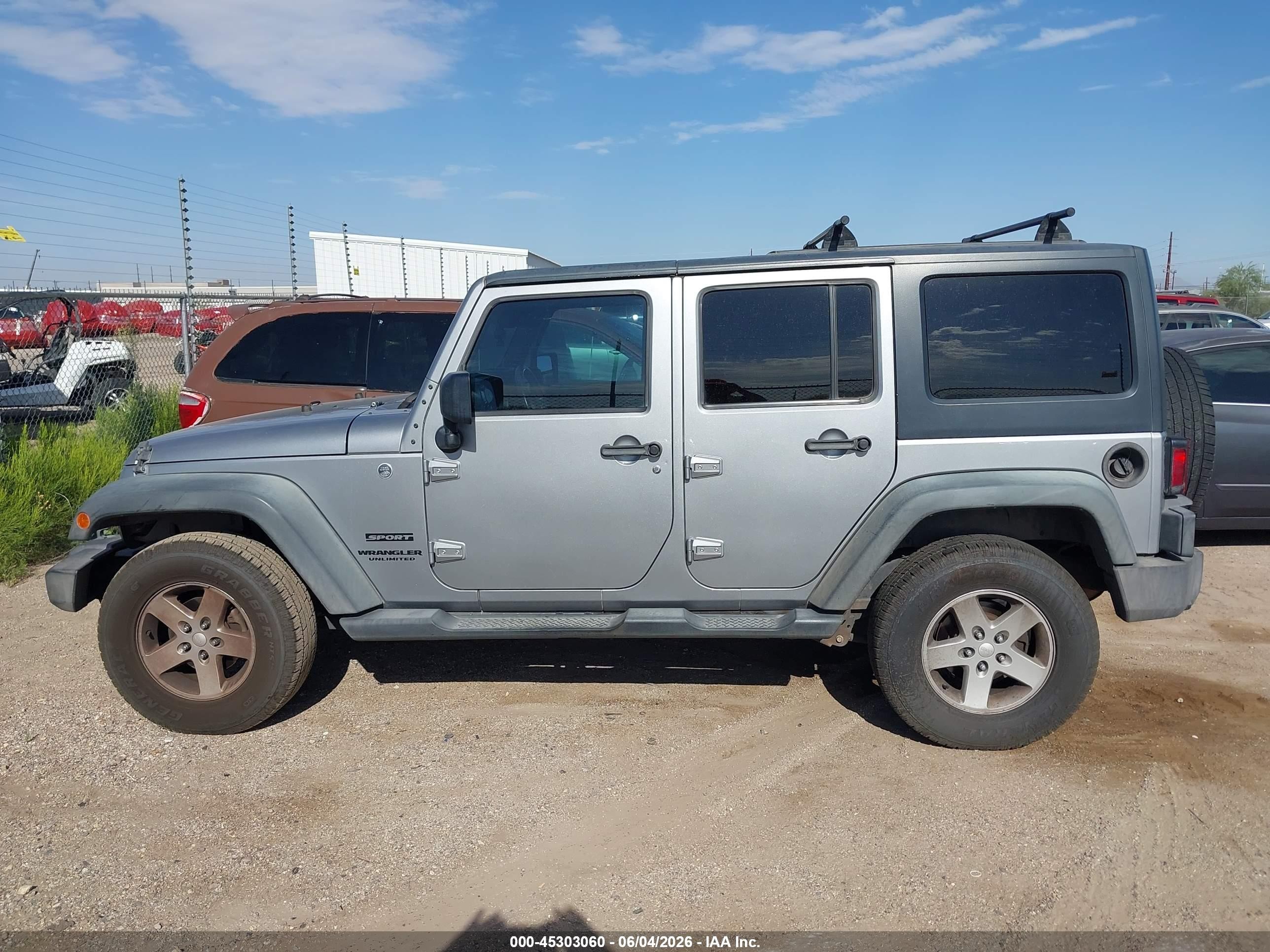 2013 Jeep Wrangler Unlimited Sport Silver vin: 1C4HJWDG8DL690904