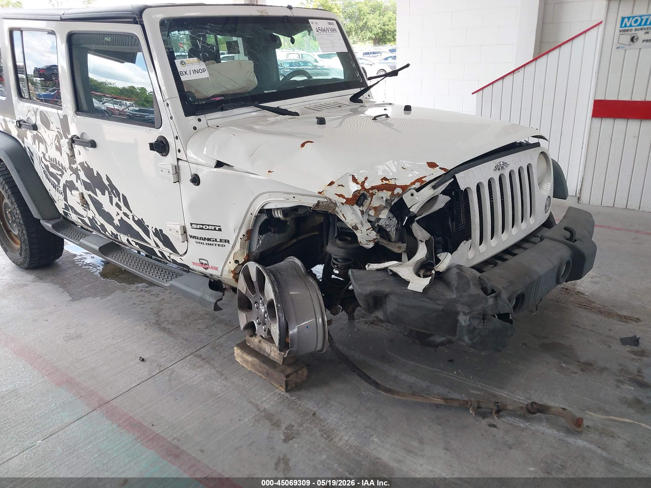 2014 Jeep Wrangler Unlimited Sport White vin: 1C4HJWDG8EL177444