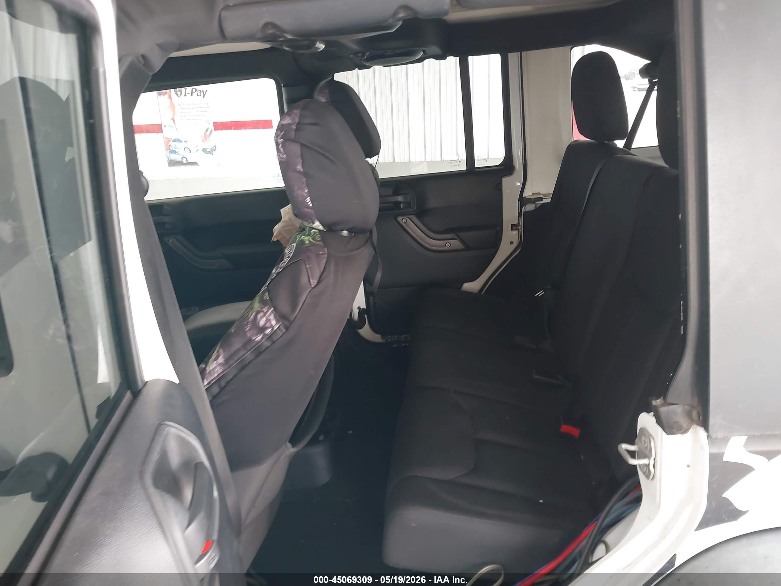 2014 Jeep Wrangler Unlimited Sport White vin: 1C4HJWDG8EL177444