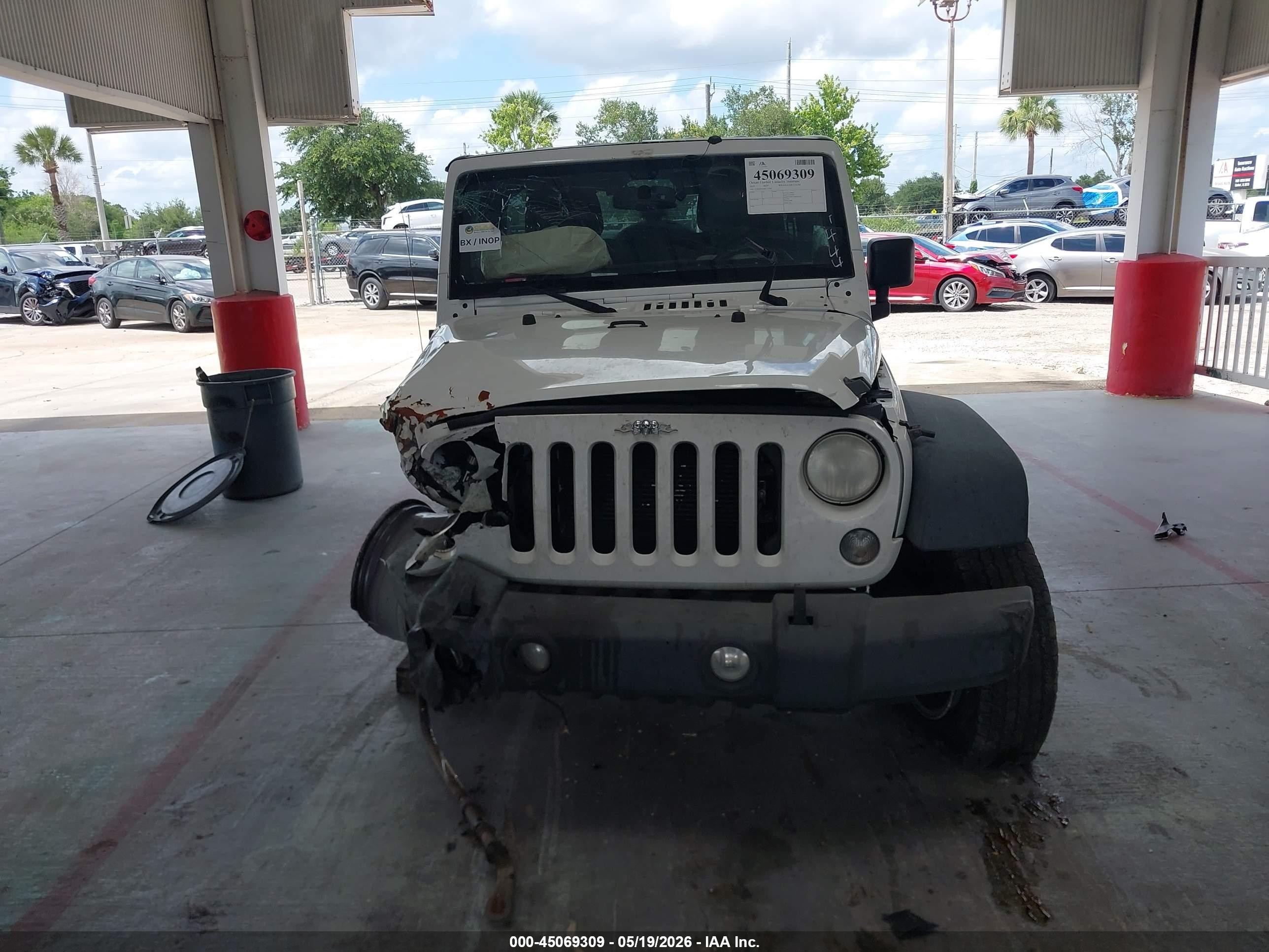 2014 Jeep Wrangler Unlimited Sport White vin: 1C4HJWDG8EL177444