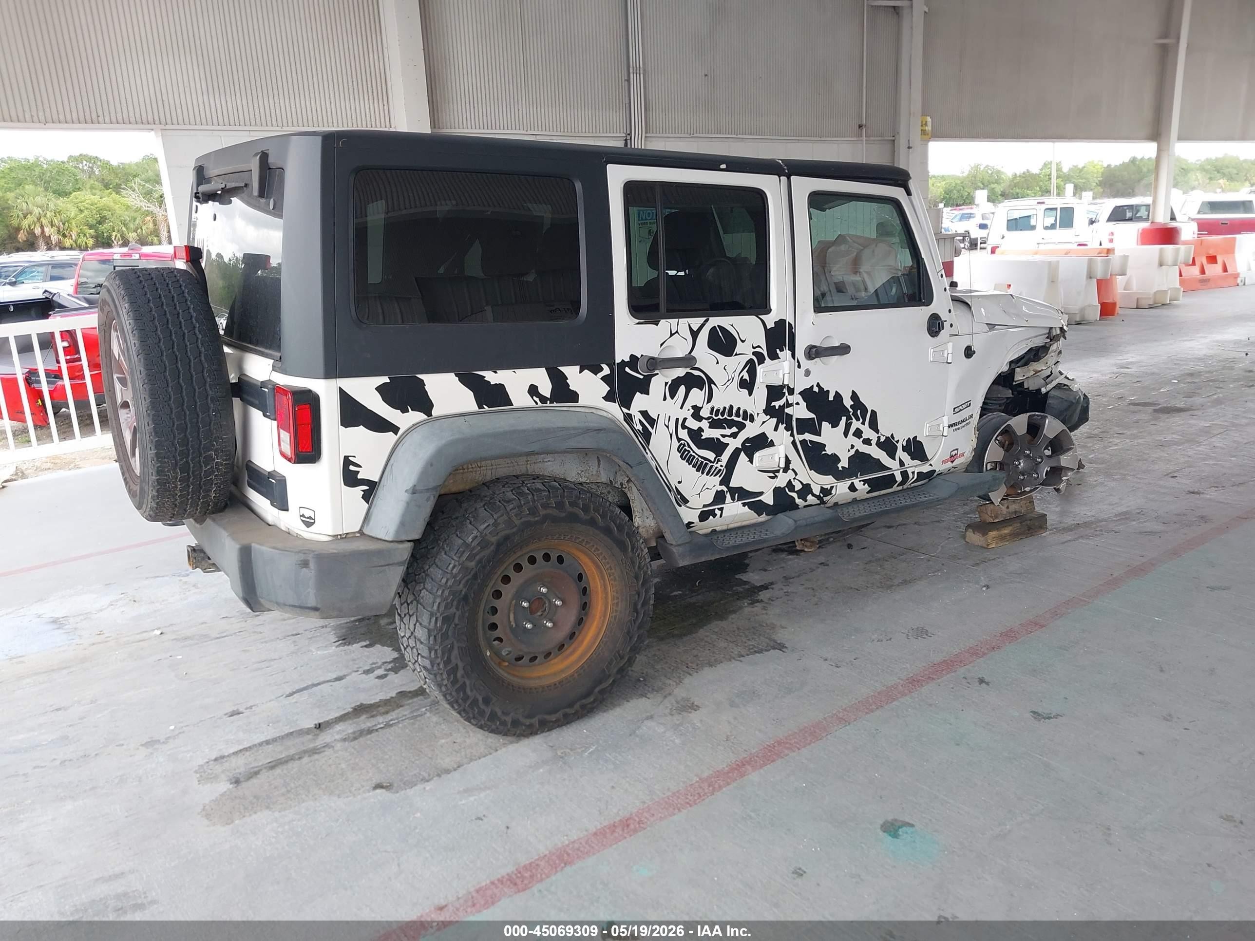 2014 Jeep Wrangler Unlimited Sport White vin: 1C4HJWDG8EL177444