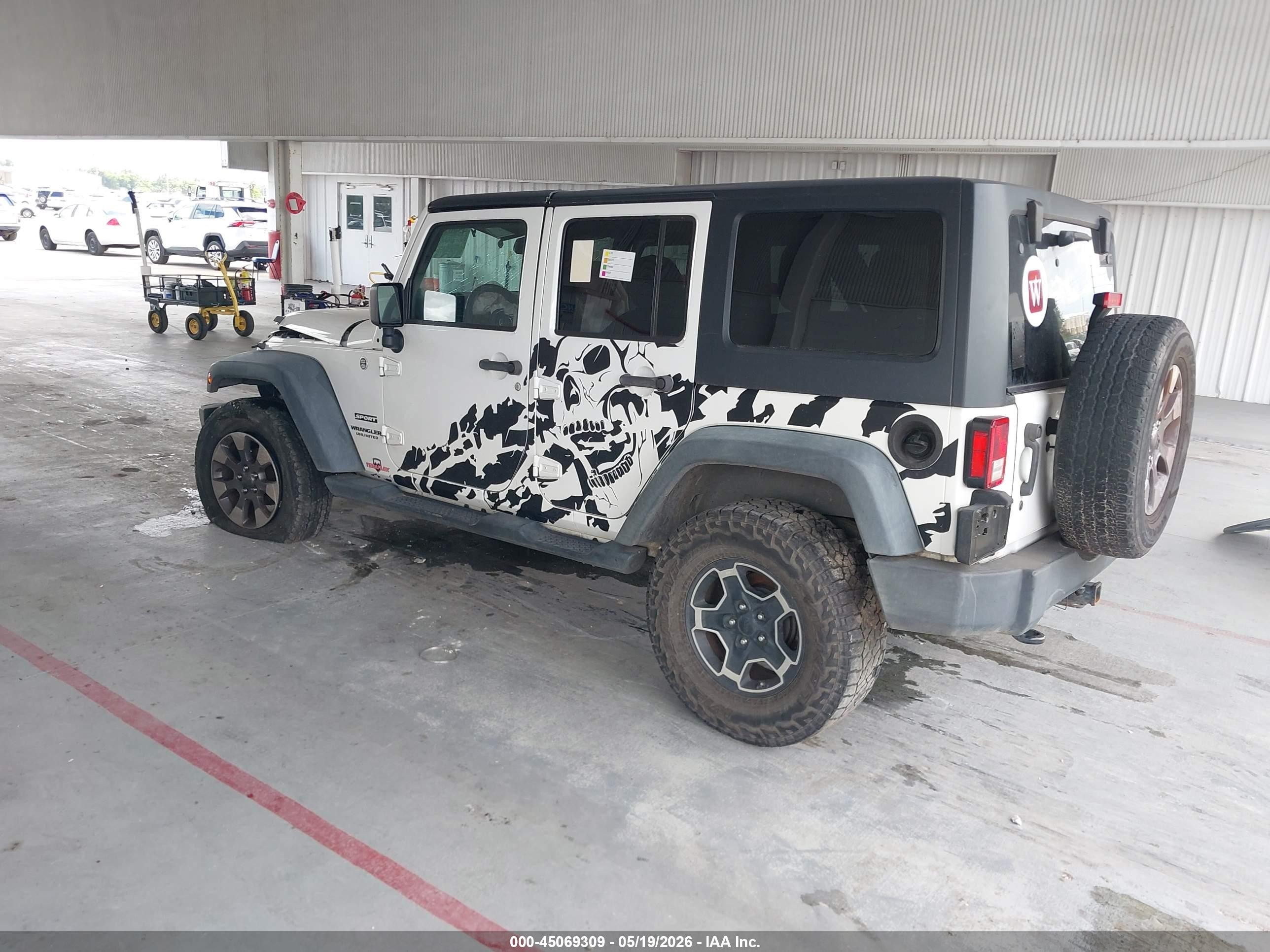 2014 Jeep Wrangler Unlimited Sport White vin: 1C4HJWDG8EL177444