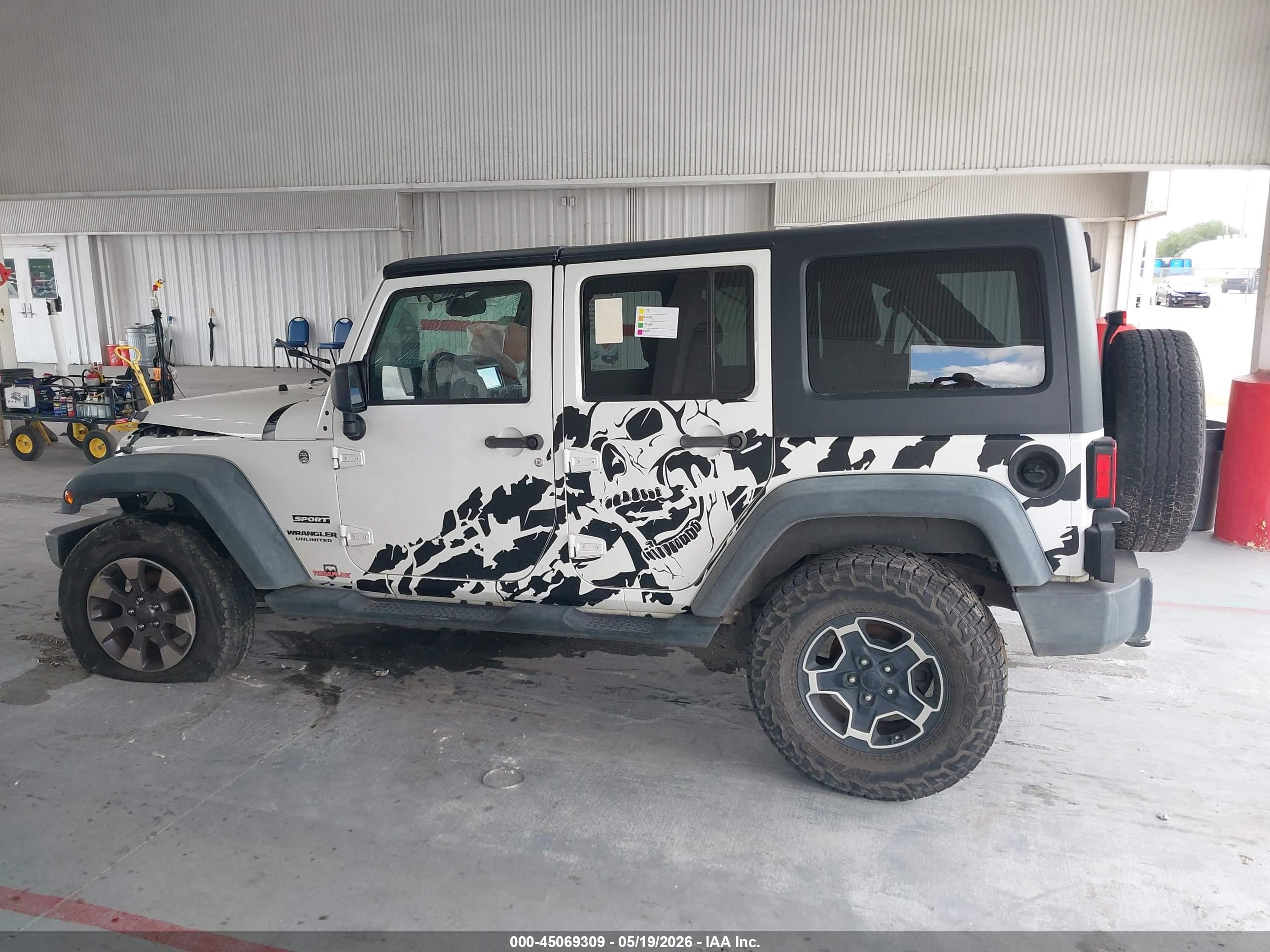 2014 Jeep Wrangler Unlimited Sport White vin: 1C4HJWDG8EL177444