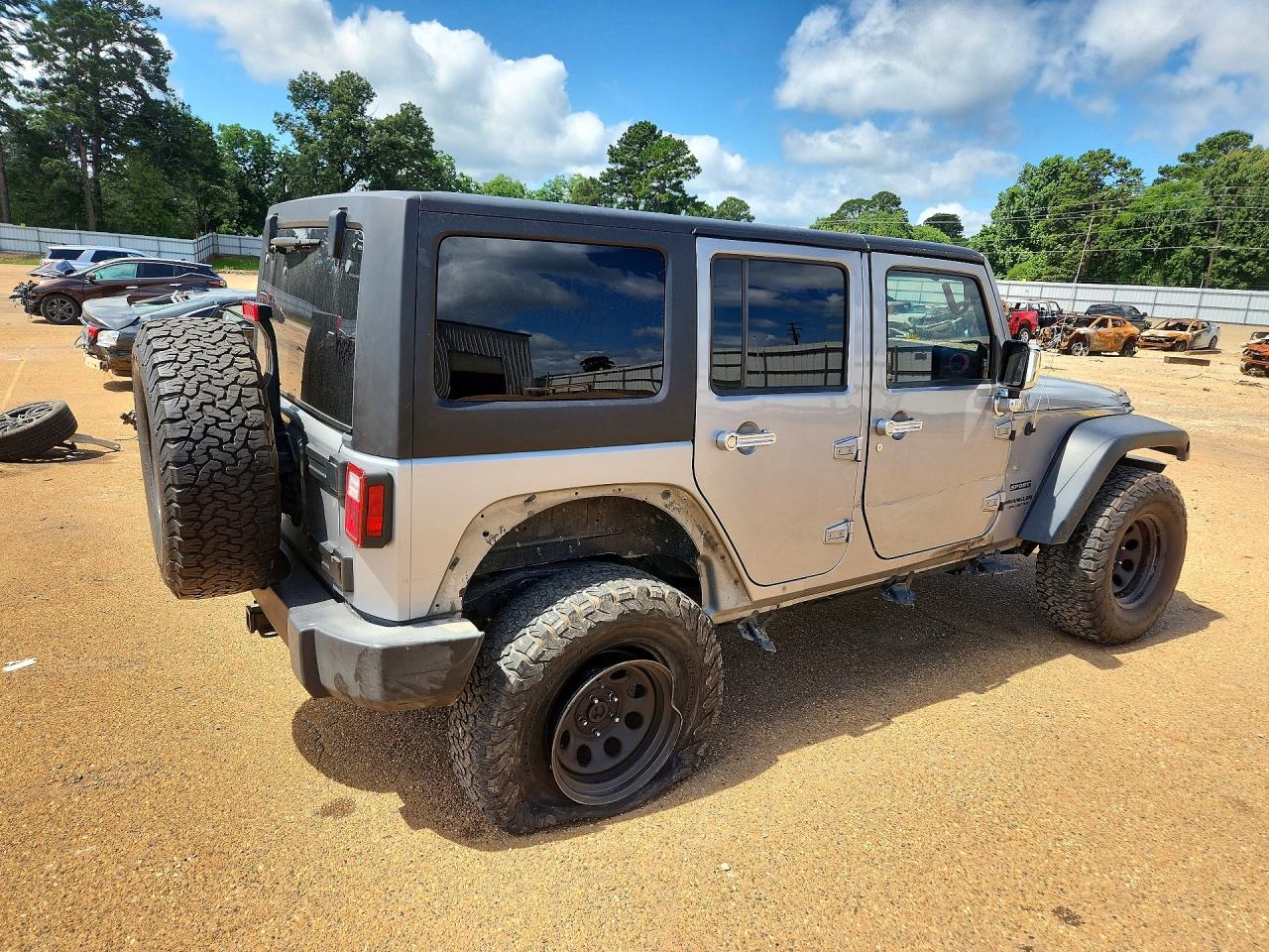 2014 Jeep Wrangler Unlimited Sport Silver vin: 1C4HJWDG8EL187889