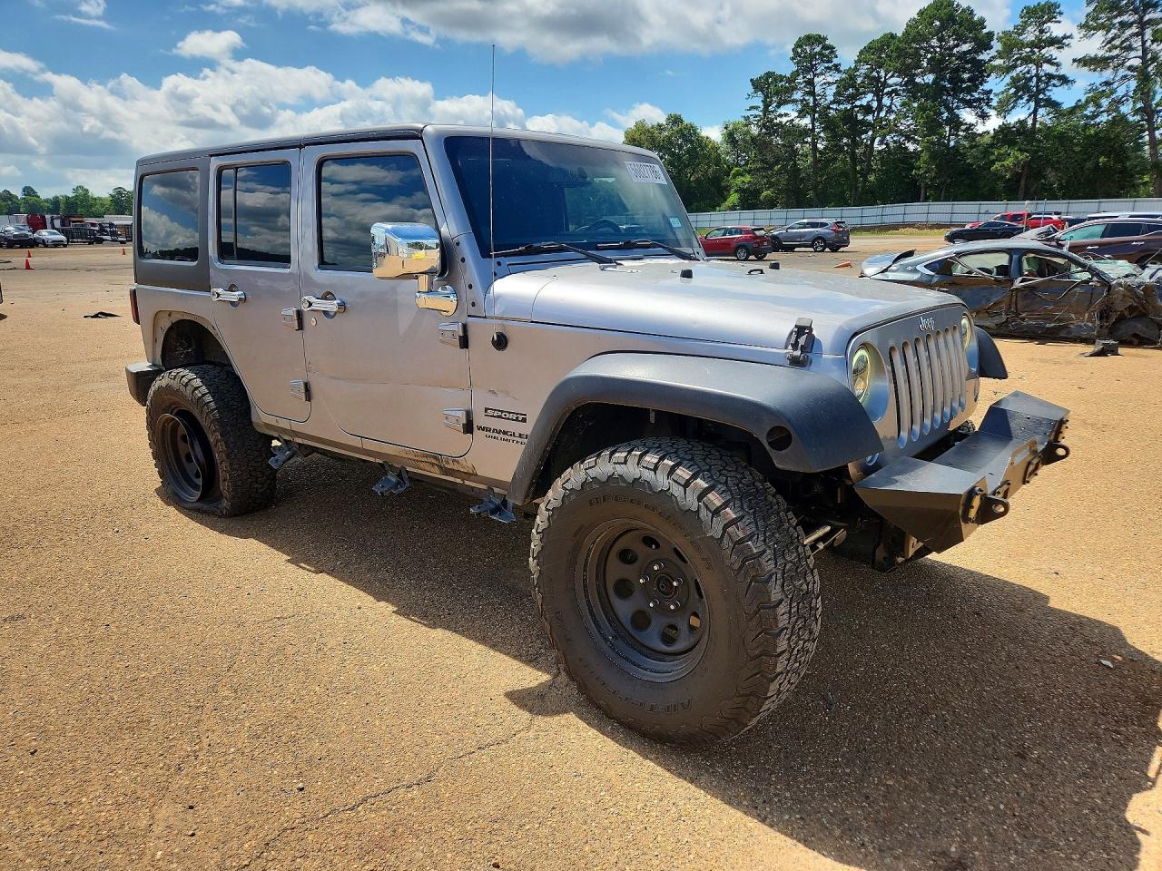 2014 Jeep Wrangler Unlimited Sport Silver vin: 1C4HJWDG8EL187889