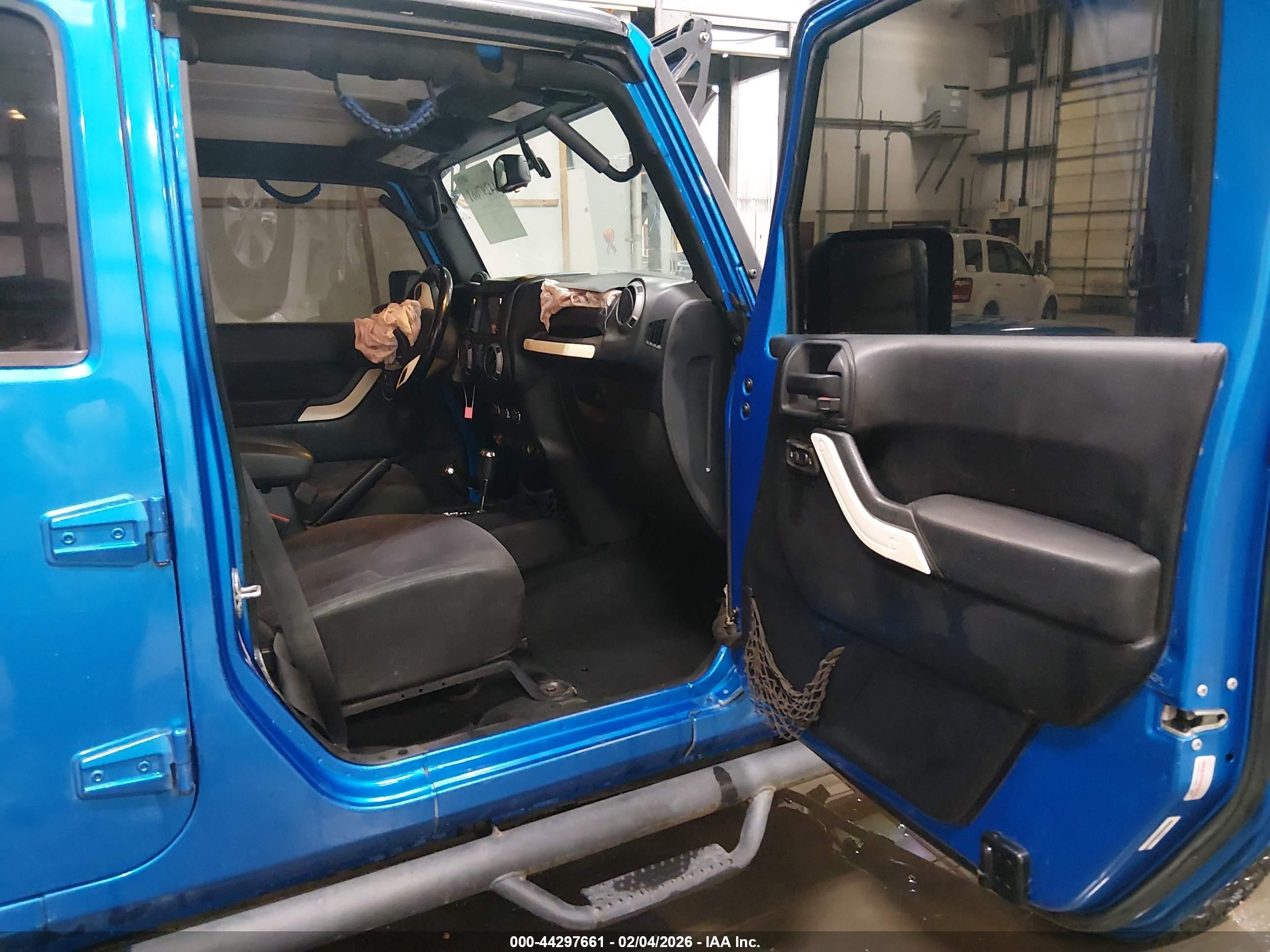 2014 Jeep Wrangler Unlimited Sport Синий vin: 1C4HJWDG8EL200141