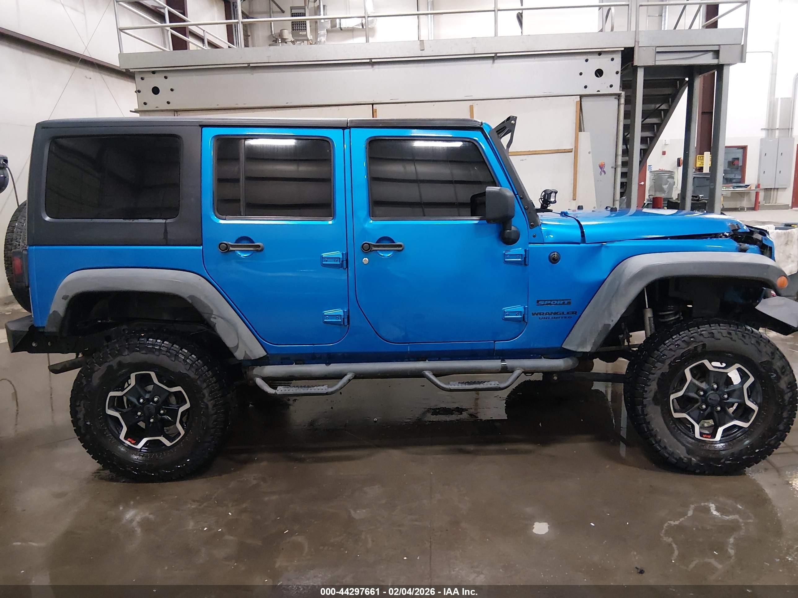 2014 Jeep Wrangler Unlimited Sport Синий vin: 1C4HJWDG8EL200141