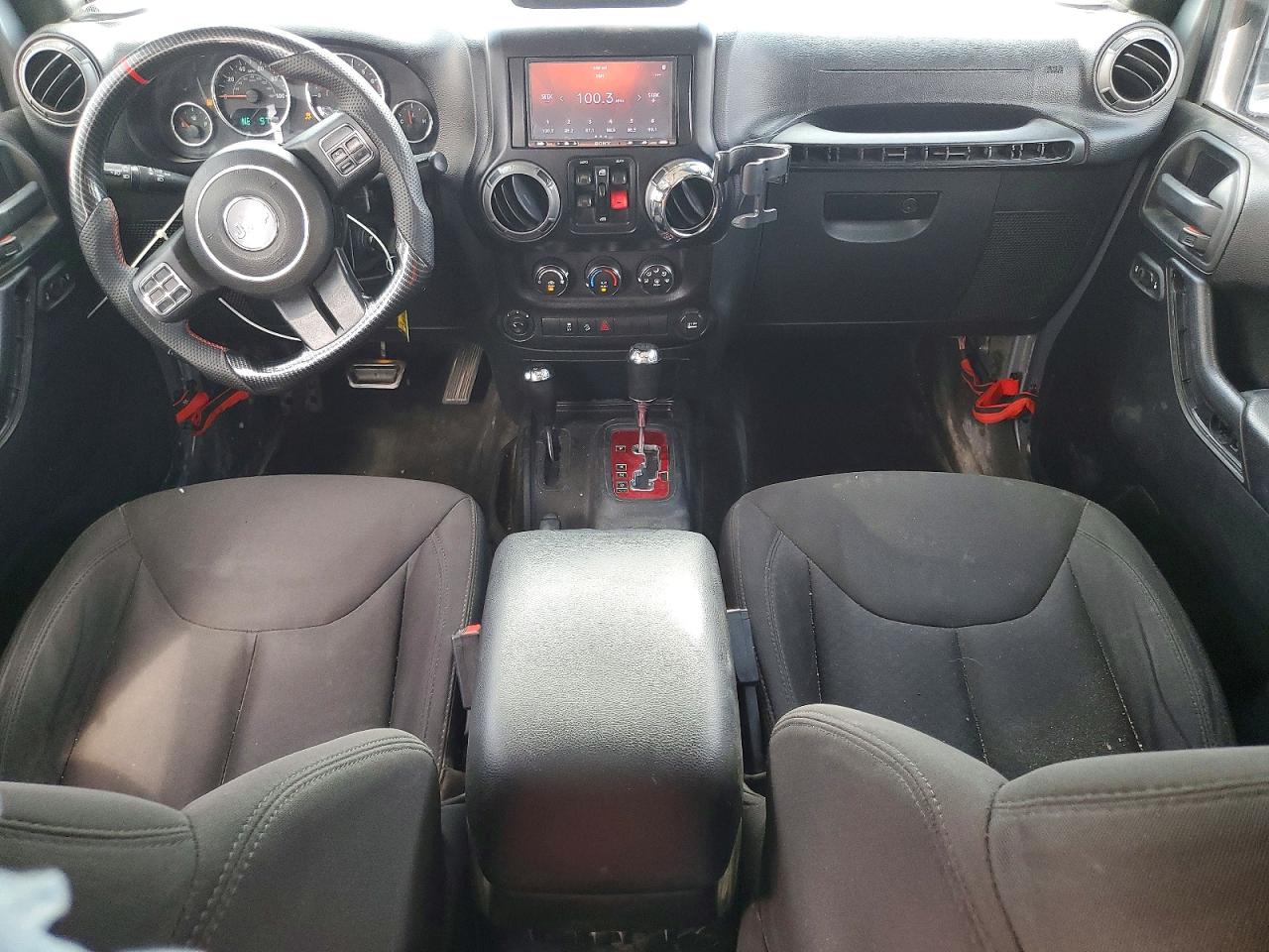 2015 Jeep Wrangler Unlimited Sport Silver vin: 1C4HJWDG8FL618801