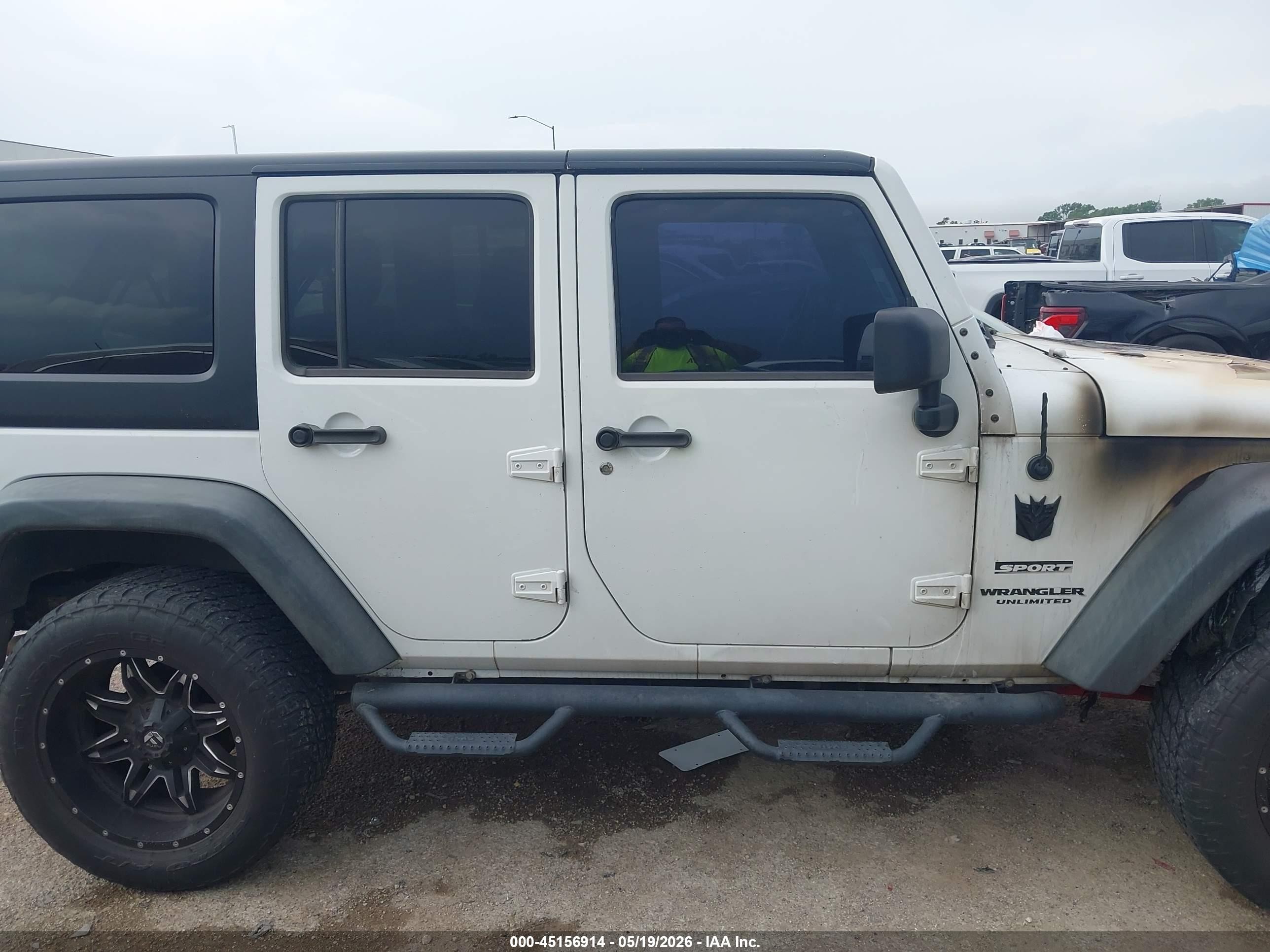 2013 Jeep Wrangler Unlimited Sport White vin: 1C4HJWDG9DL660018