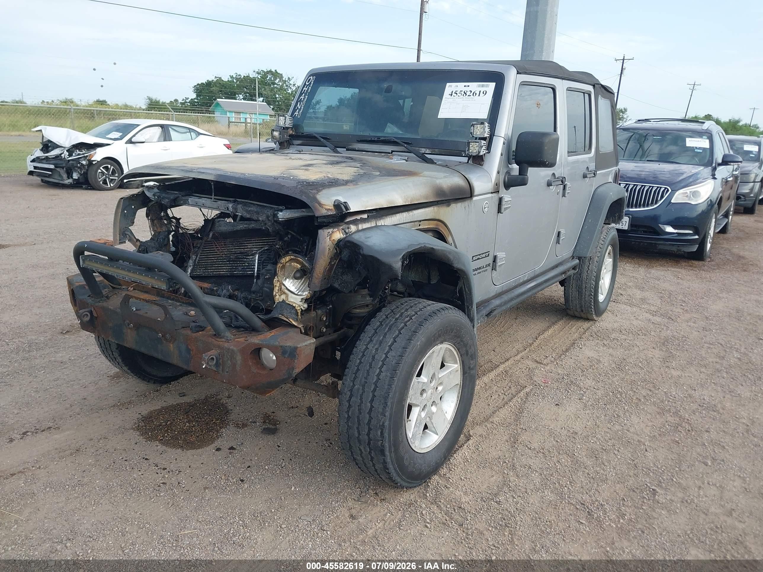 2014 Jeep Wrangler Unlimited Sport Silver vin: 1C4HJWDGXEL133333