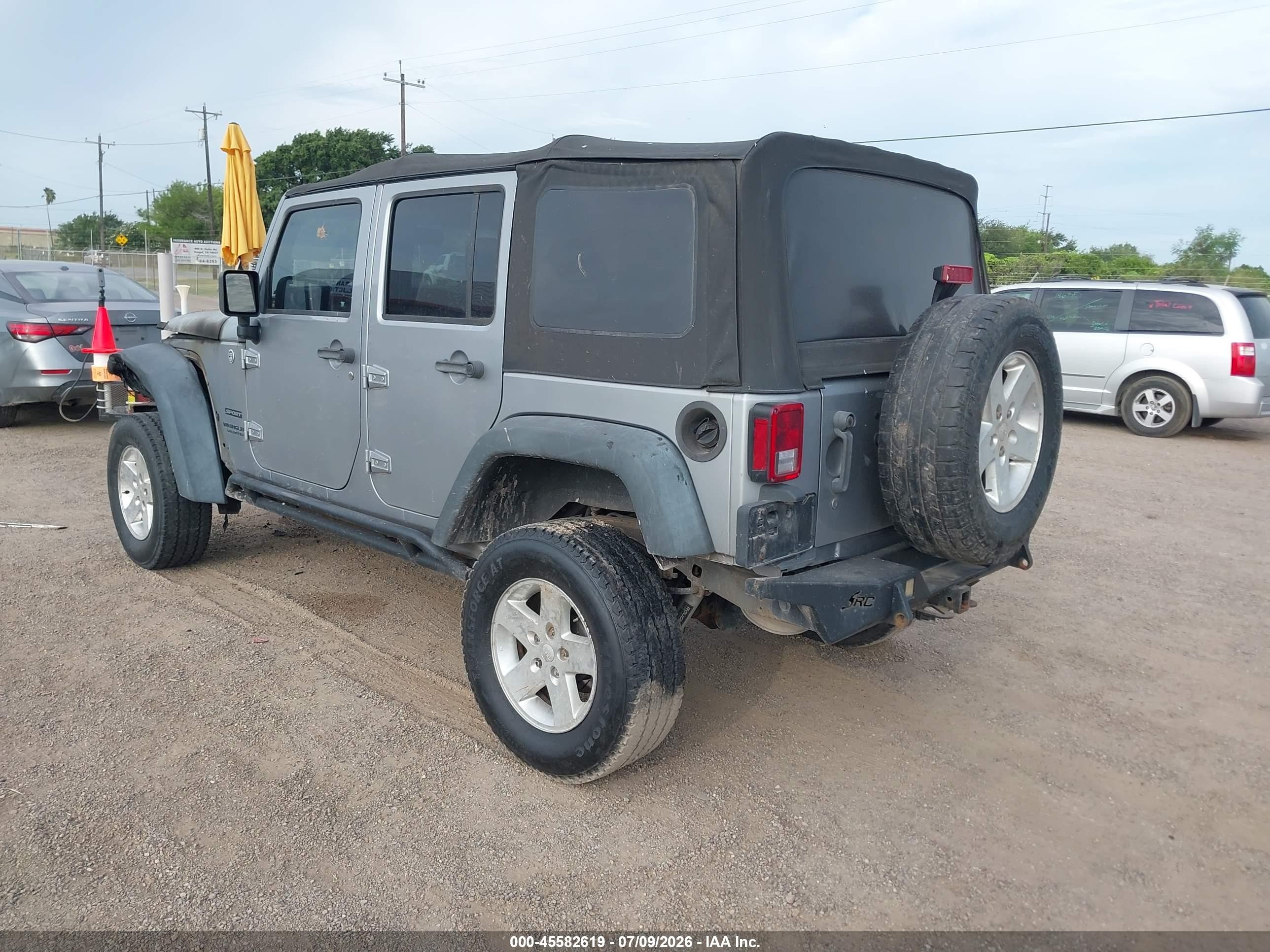 2014 Jeep Wrangler Unlimited Sport Silver vin: 1C4HJWDGXEL133333