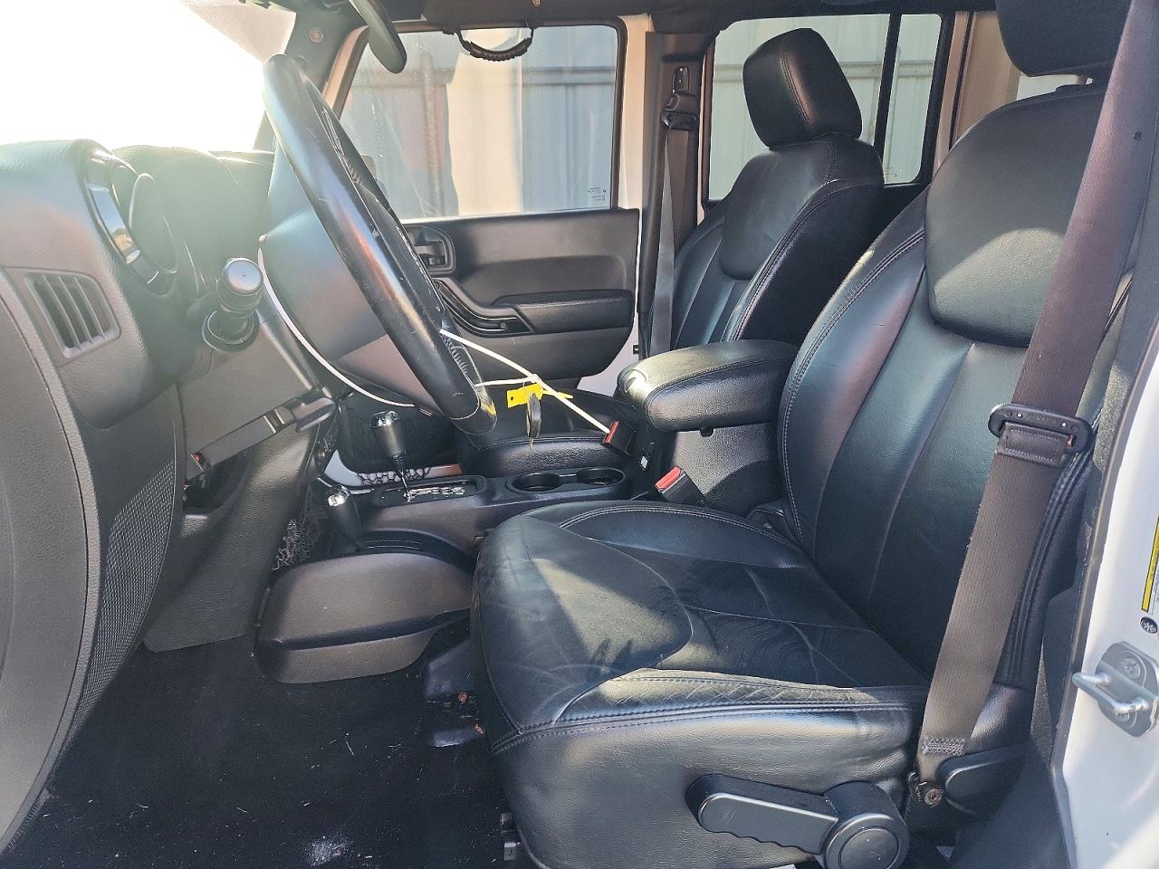 2014 Jeep Wrangler Unlimited White vin: 1C4HJWEC5EL266144