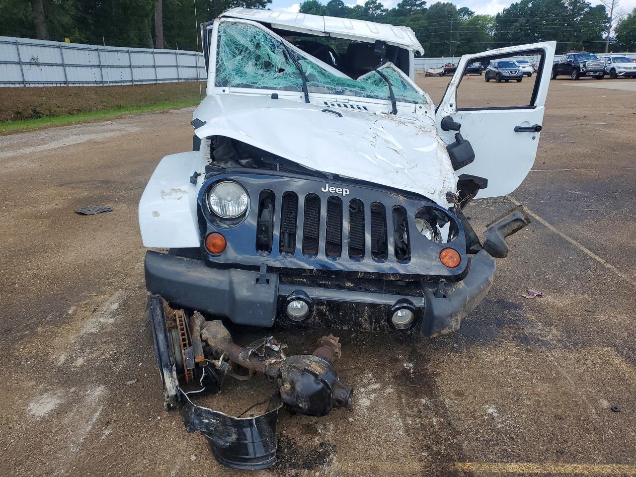 2012 Jeep Wrangler Unlimited Sahara White vin: 1C4HJWEG0CL112342