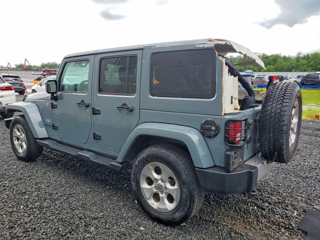 2015 Jeep Wrangler Unlimited Sahara Gray vin: 1C4HJWEG0FL624428