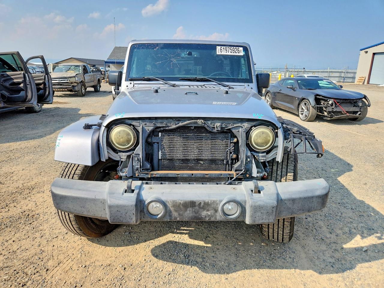2018 Jeep Wrangler Unlimited Sahara Silver vin: 1C4HJWEG0JL894235