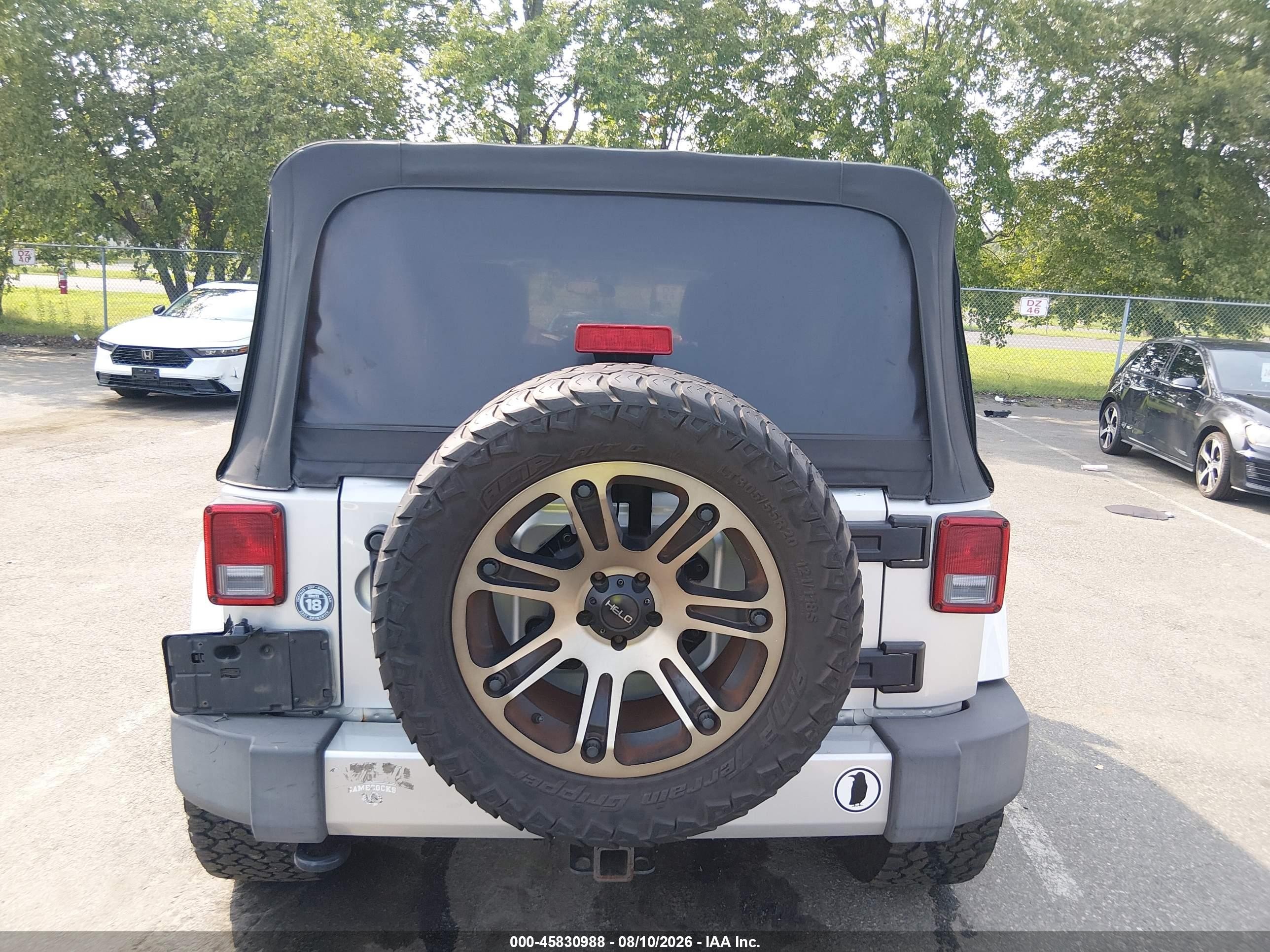 2012 Jeep Wrangler Unlimited Sahara Серебряный vin: 1C4HJWEG1CL157581