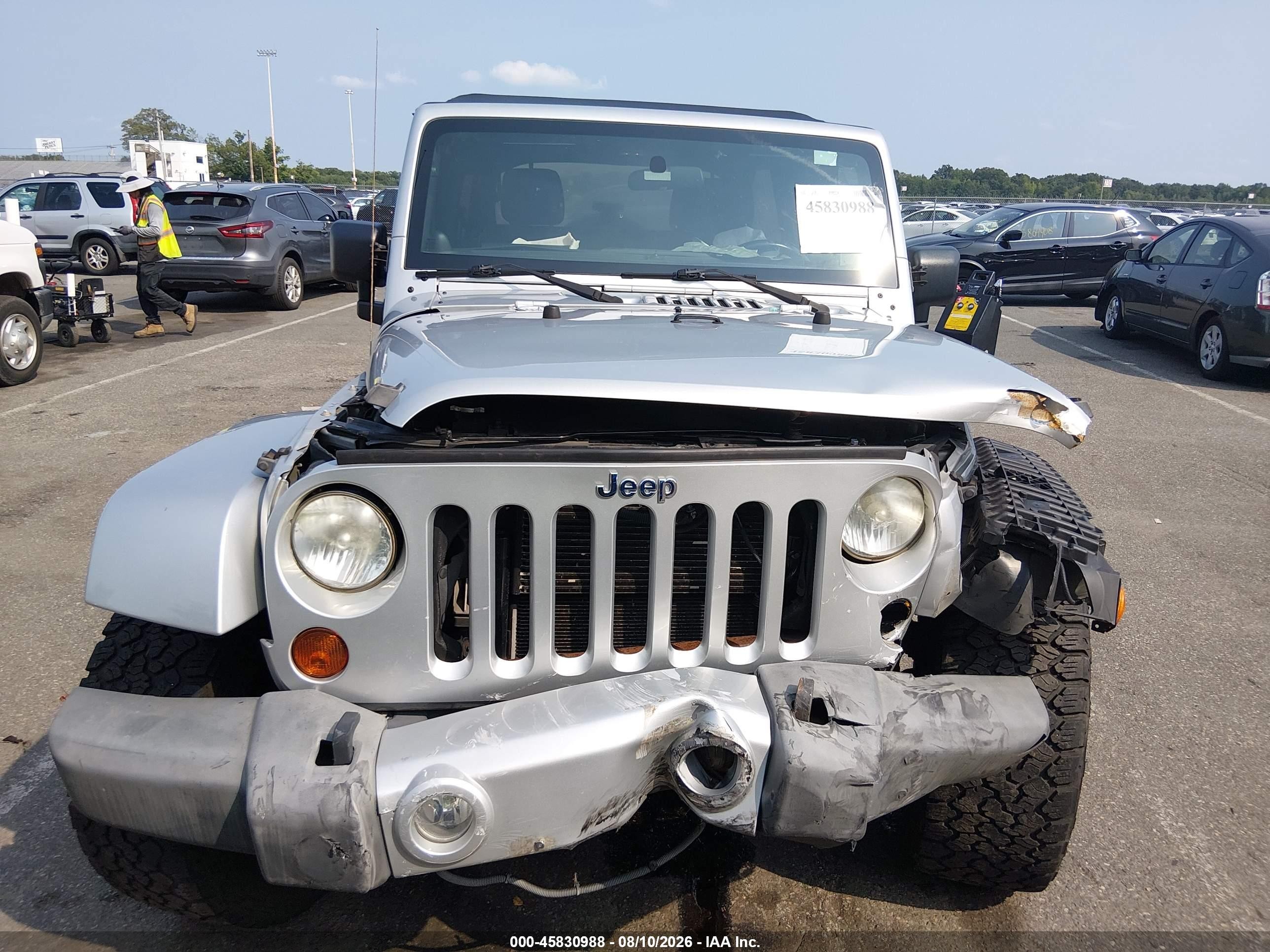 2012 Jeep Wrangler Unlimited Sahara Серебряный vin: 1C4HJWEG1CL157581