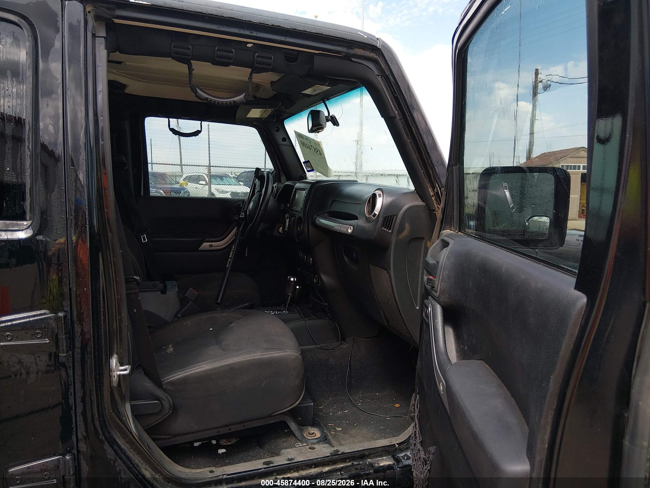 2013 Jeep Wrangler Unlimited Sahara Black vin: 1C4HJWEG1DL513271