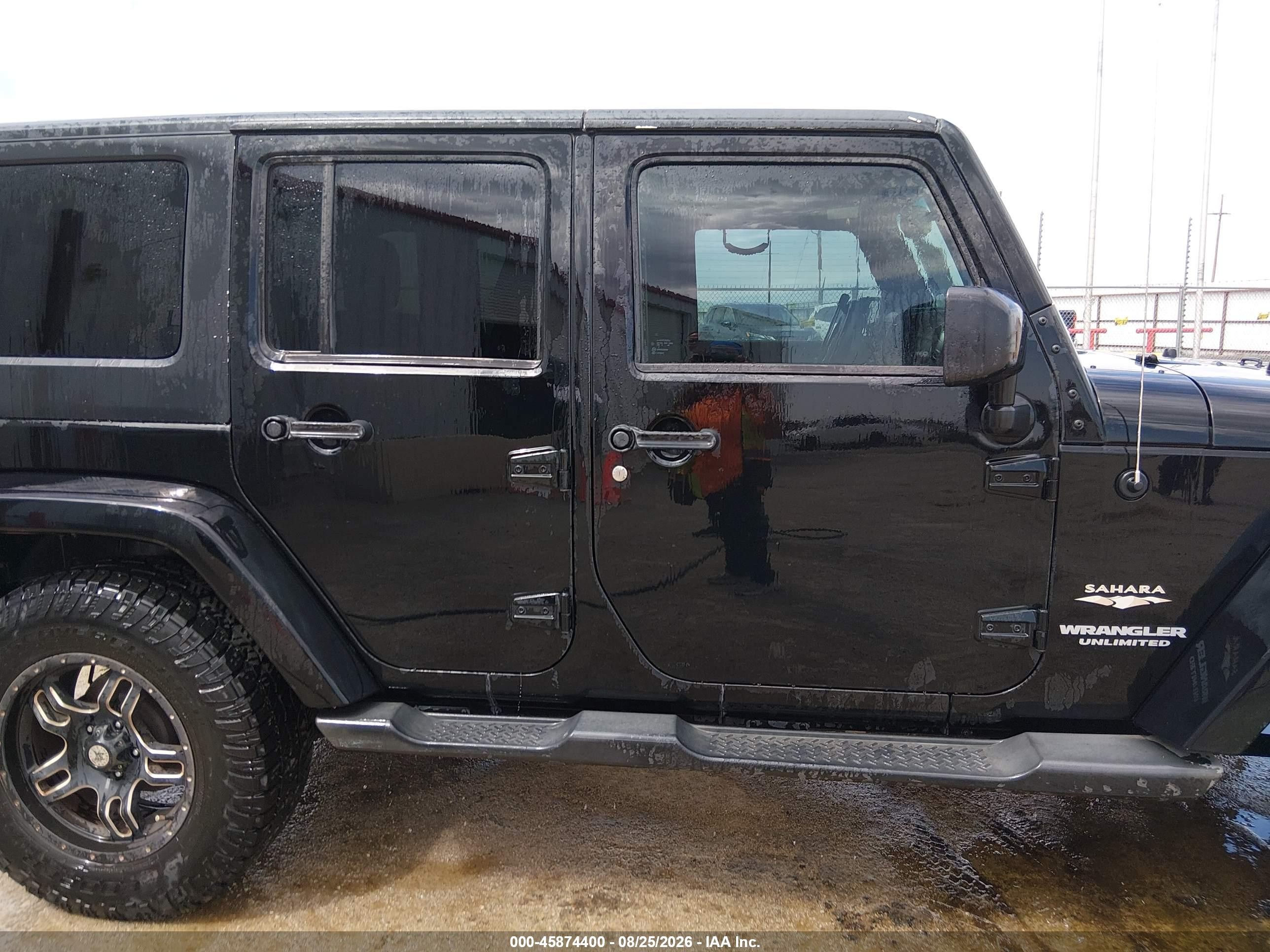 2013 Jeep Wrangler Unlimited Sahara Black vin: 1C4HJWEG1DL513271