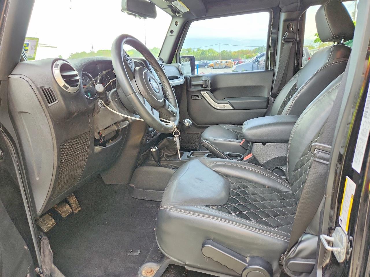 2013 Jeep Wrangler Unlimited Sahara Black vin: 1C4HJWEG1DL614360