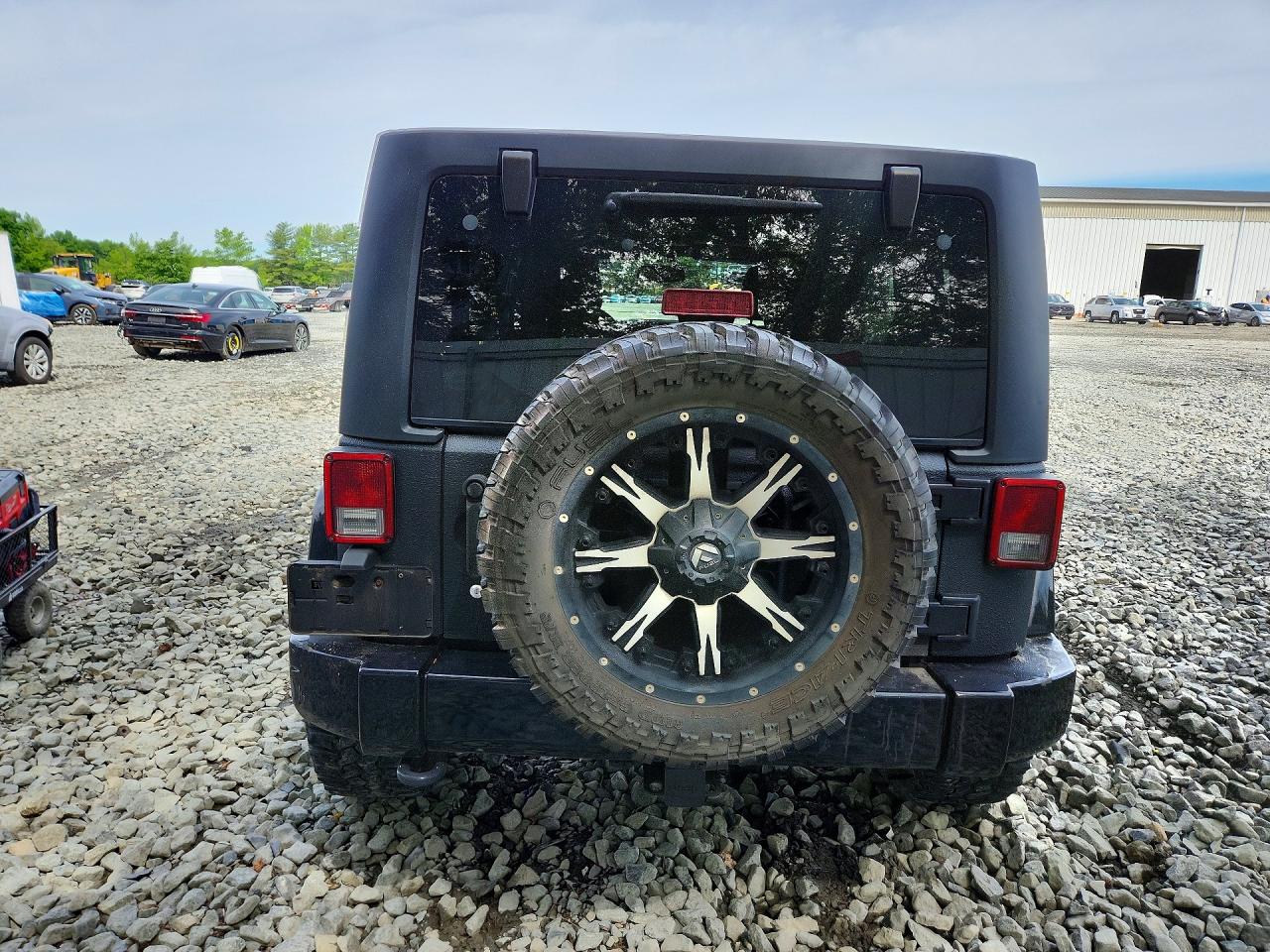 2013 Jeep Wrangler Unlimited Sahara Black vin: 1C4HJWEG1DL614360