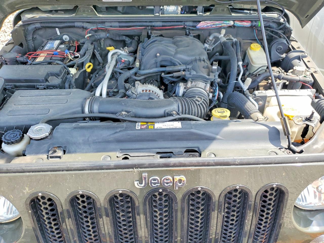 2015 Jeep Wrangler Unlimited Sahara Green vin: 1C4HJWEG1FL602860