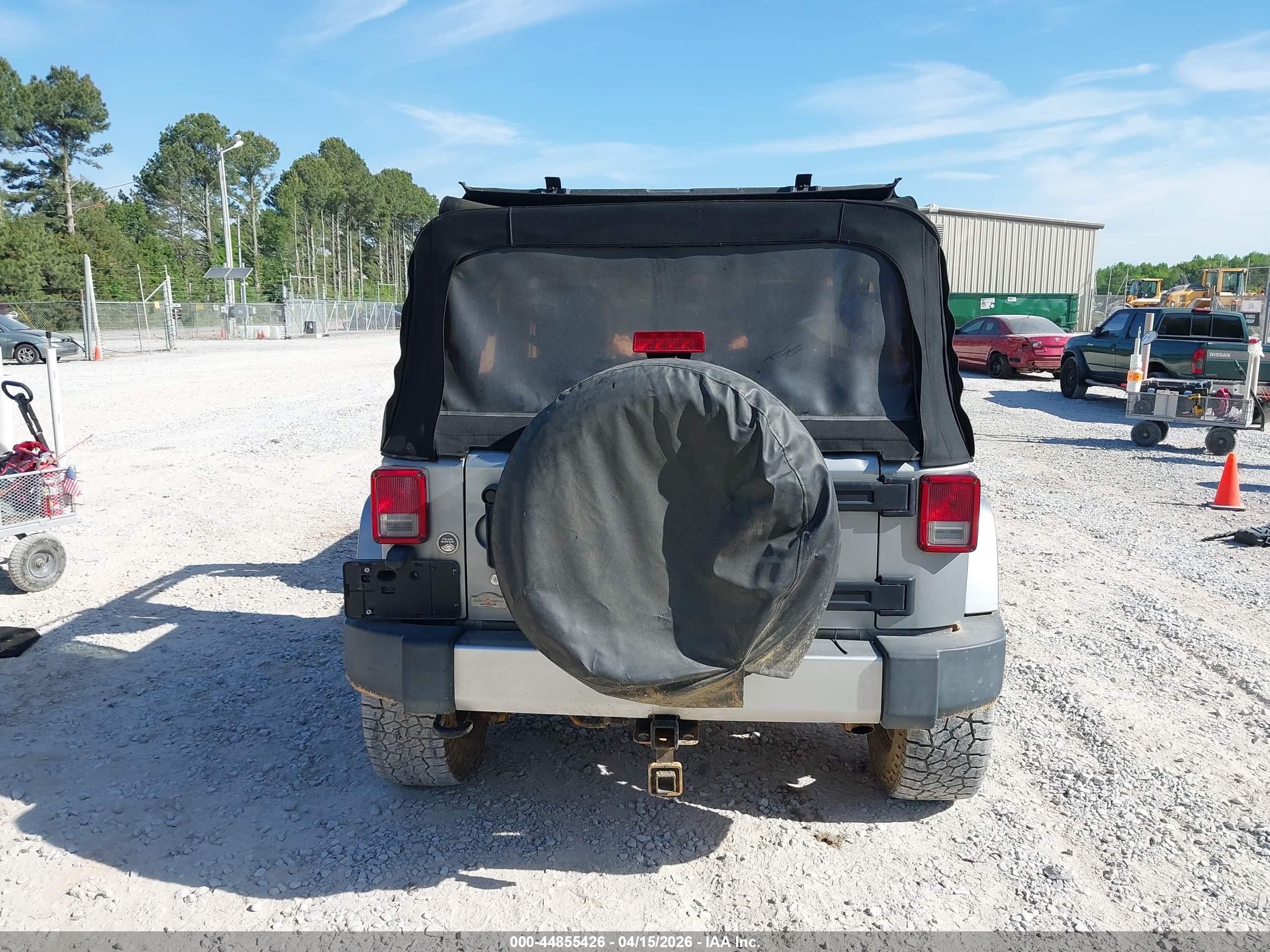 2015 Jeep Wrangler Unlimited Sahara Silver vin: 1C4HJWEG1FL635289