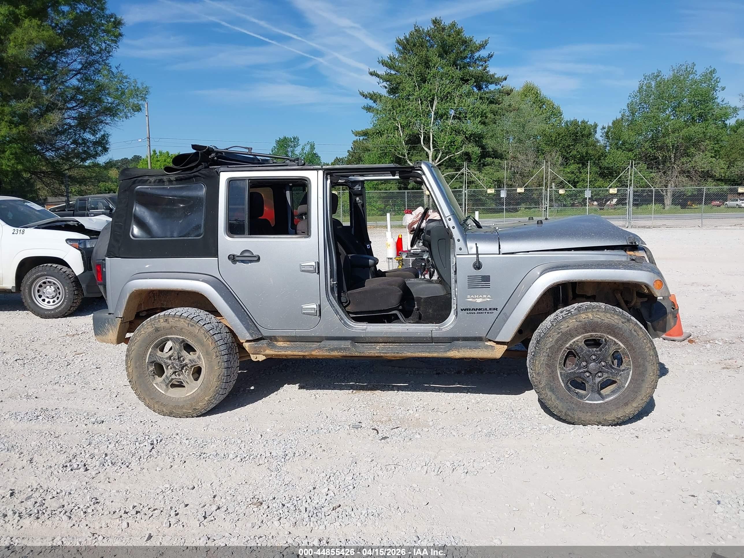 2015 Jeep Wrangler Unlimited Sahara Silver vin: 1C4HJWEG1FL635289