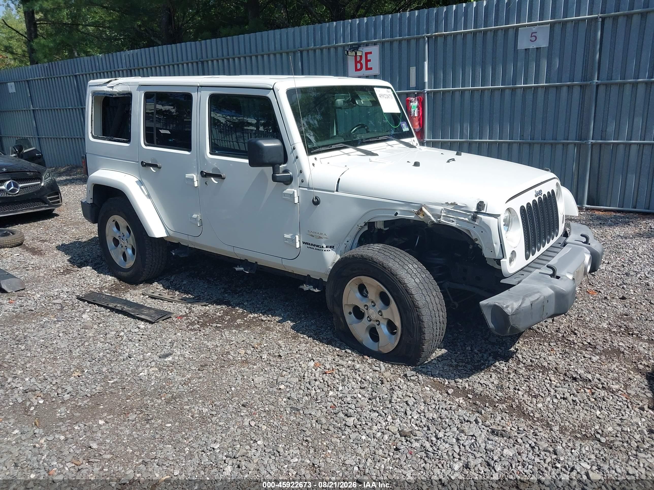 2015 Jeep Wrangler Unlimited Sahara White vin: 1C4HJWEG1FL767999