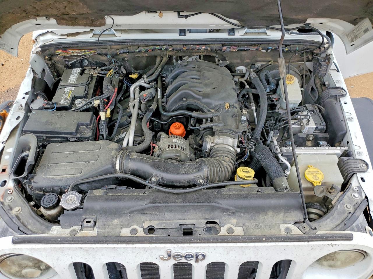 2012 Jeep Wrangler Unlimited Sahara Белый vin: 1C4HJWEG2CL136447