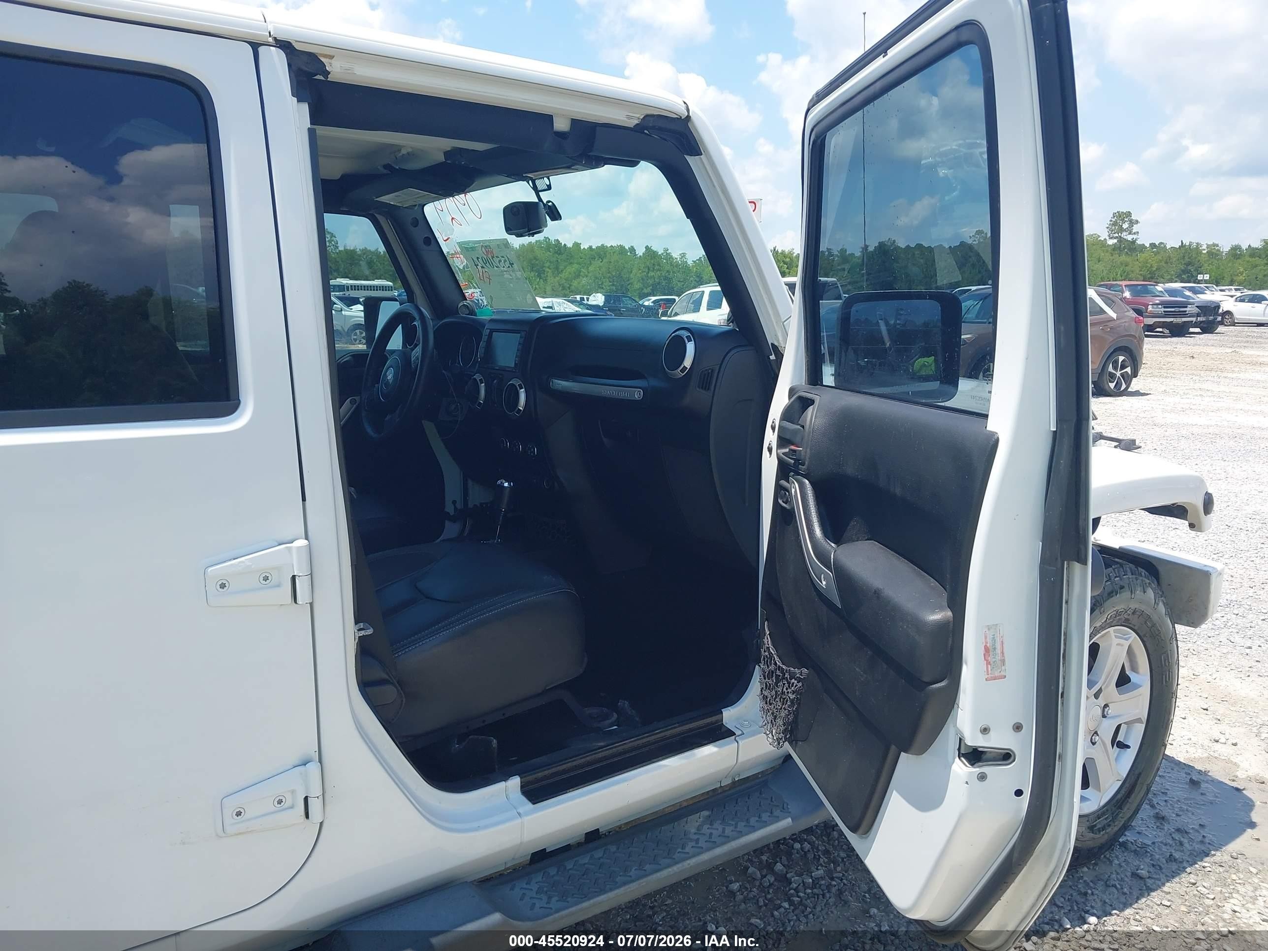 2014 Jeep Wrangler Unlimited Sahara Белый vin: 1C4HJWEG2EL123801