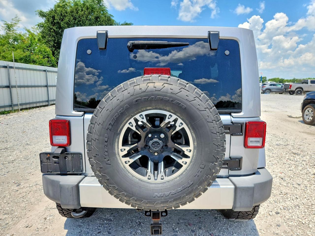 2015 Jeep Wrangler Unlimited Sahara Silver vin: 1C4HJWEG2FL707004