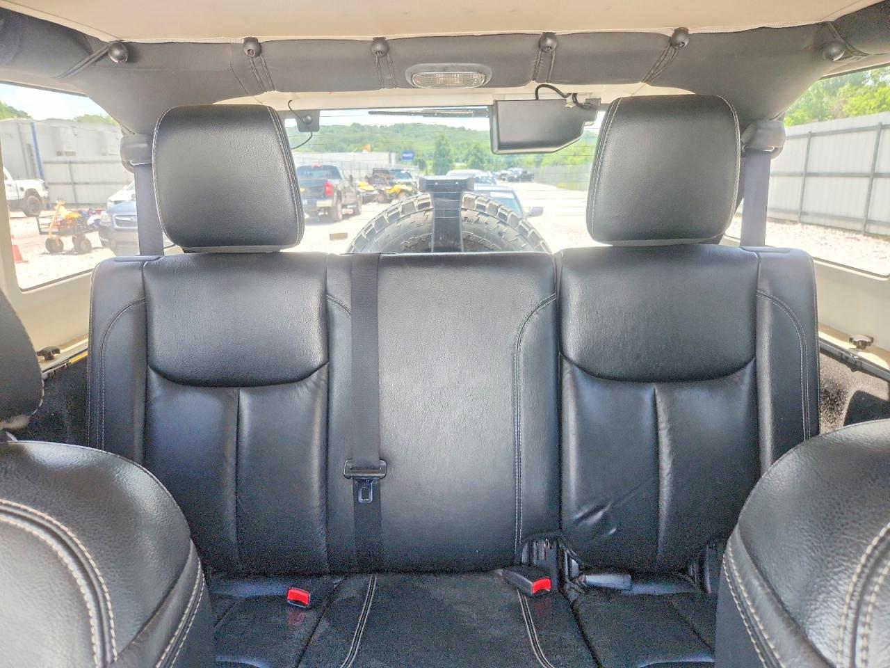 2015 Jeep Wrangler Unlimited Sahara Silver vin: 1C4HJWEG2FL707004