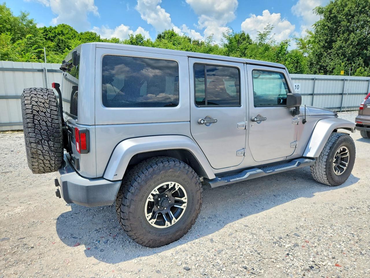 2015 Jeep Wrangler Unlimited Sahara Silver vin: 1C4HJWEG2FL707004