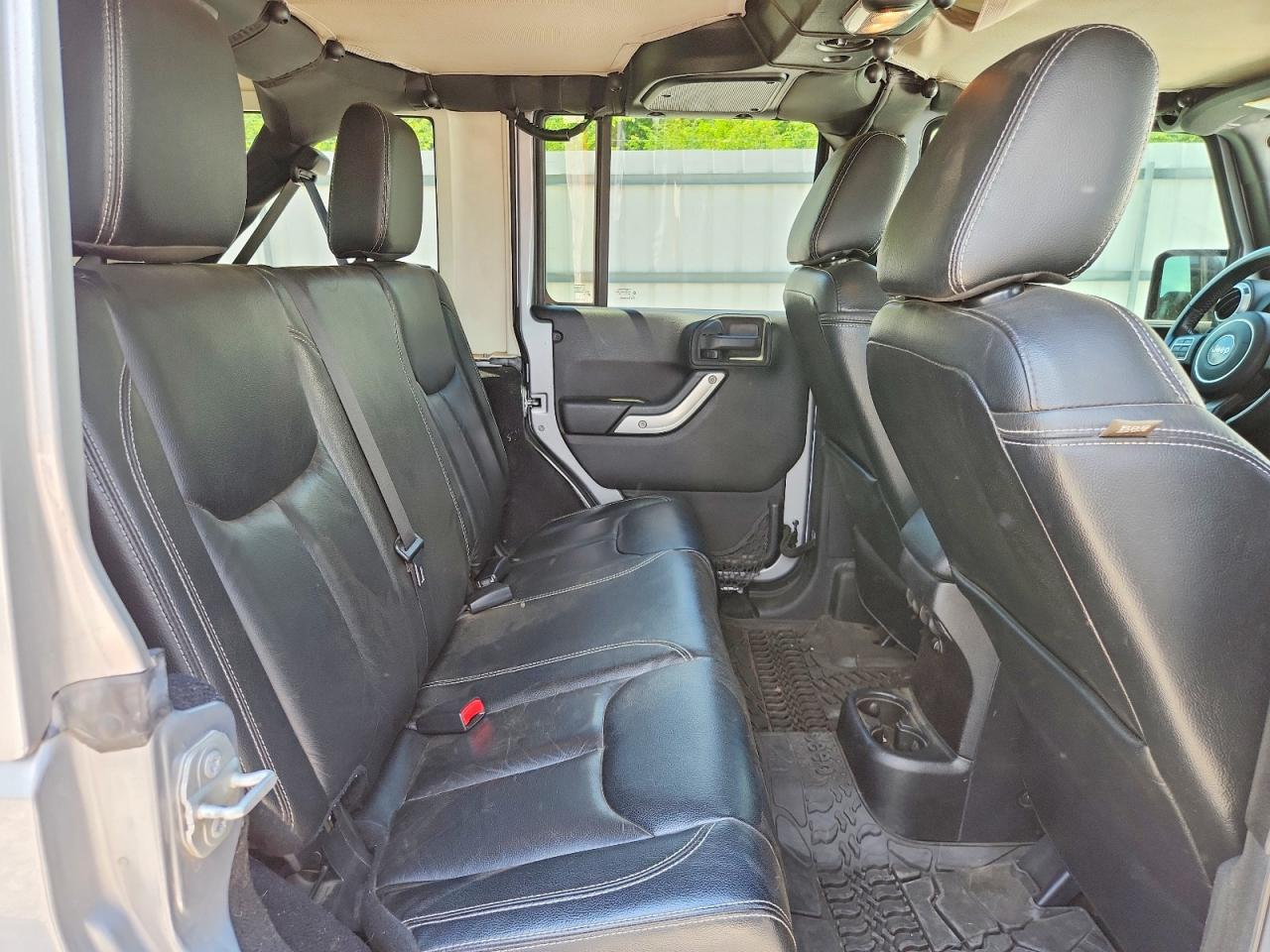 2015 Jeep Wrangler Unlimited Sahara Silver vin: 1C4HJWEG2FL707004