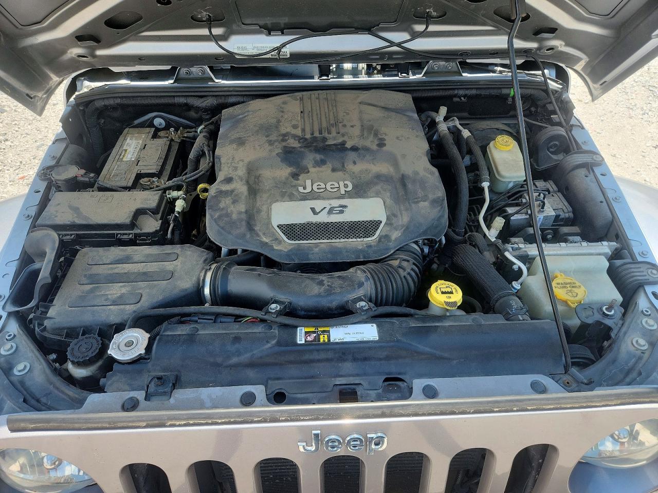 2015 Jeep Wrangler Unlimited Sahara Silver vin: 1C4HJWEG2FL707004
