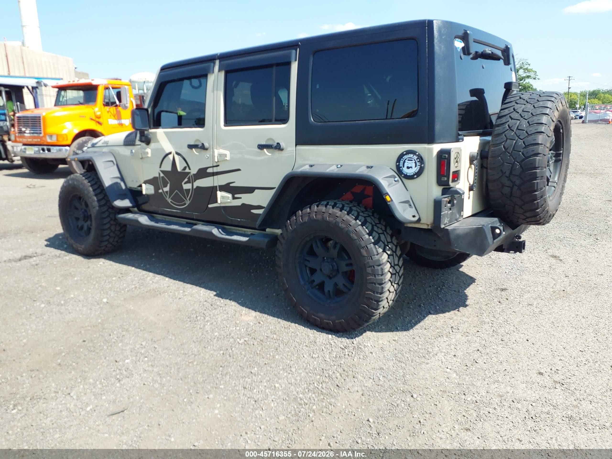 2012 Jeep Wrangler Unlimited Sahara Beige vin: 1C4HJWEG3CL120256