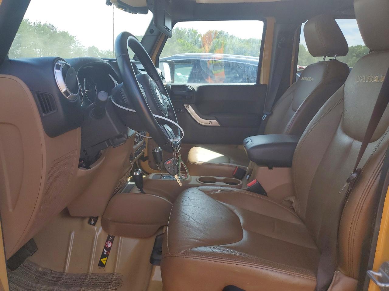 2013 Jeep Wrangler Unlimited Sahara Tan vin: 1C4HJWEG3DL628745