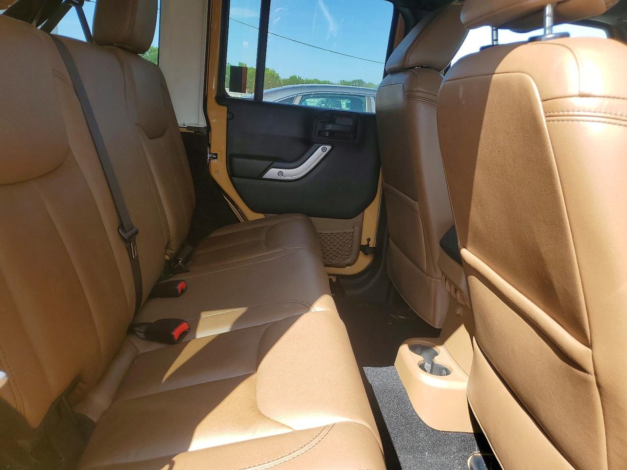 2013 Jeep Wrangler Unlimited Sahara Tan vin: 1C4HJWEG3DL628745