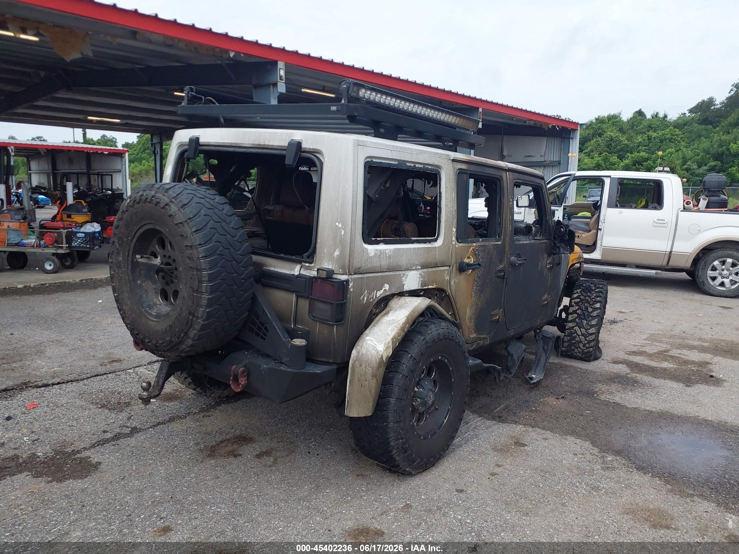 2013 Jeep Wrangler Unlimited Sahara White vin: 1C4HJWEG3DL693076